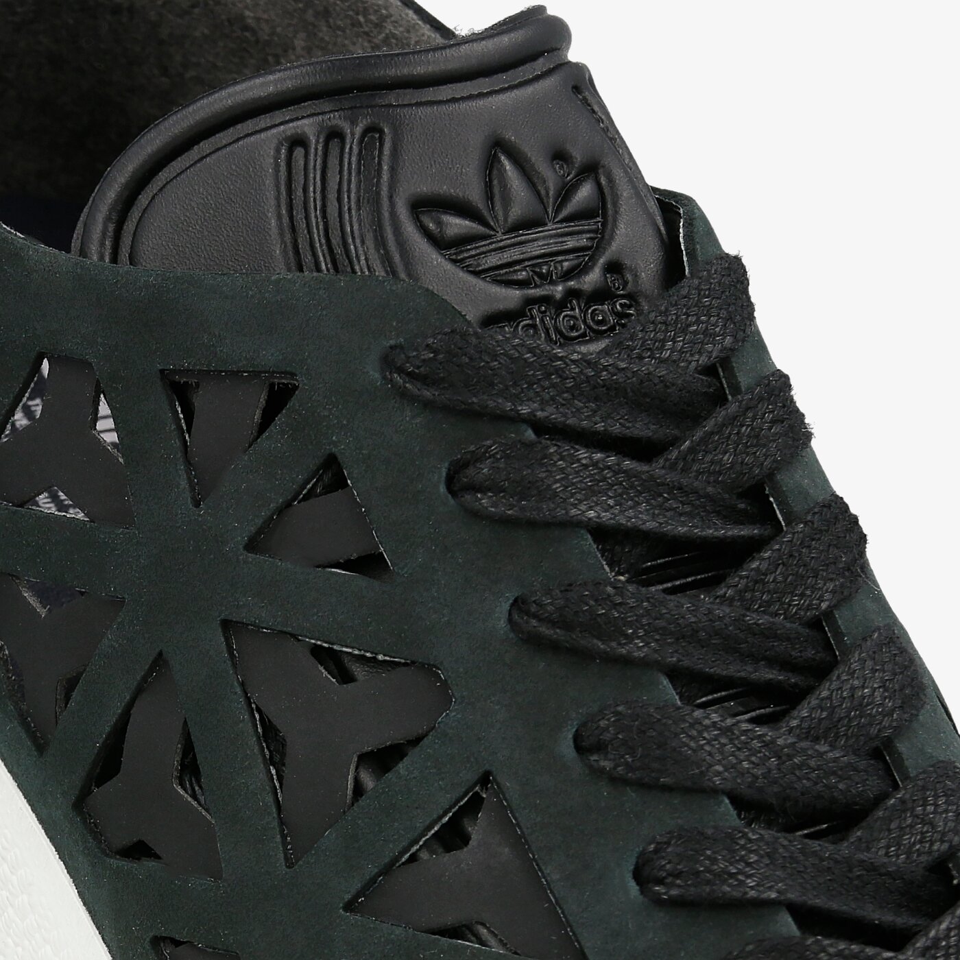 Дамски маратонки ADIDAS GAZELLE CUTOUT W by2959 цвят черен