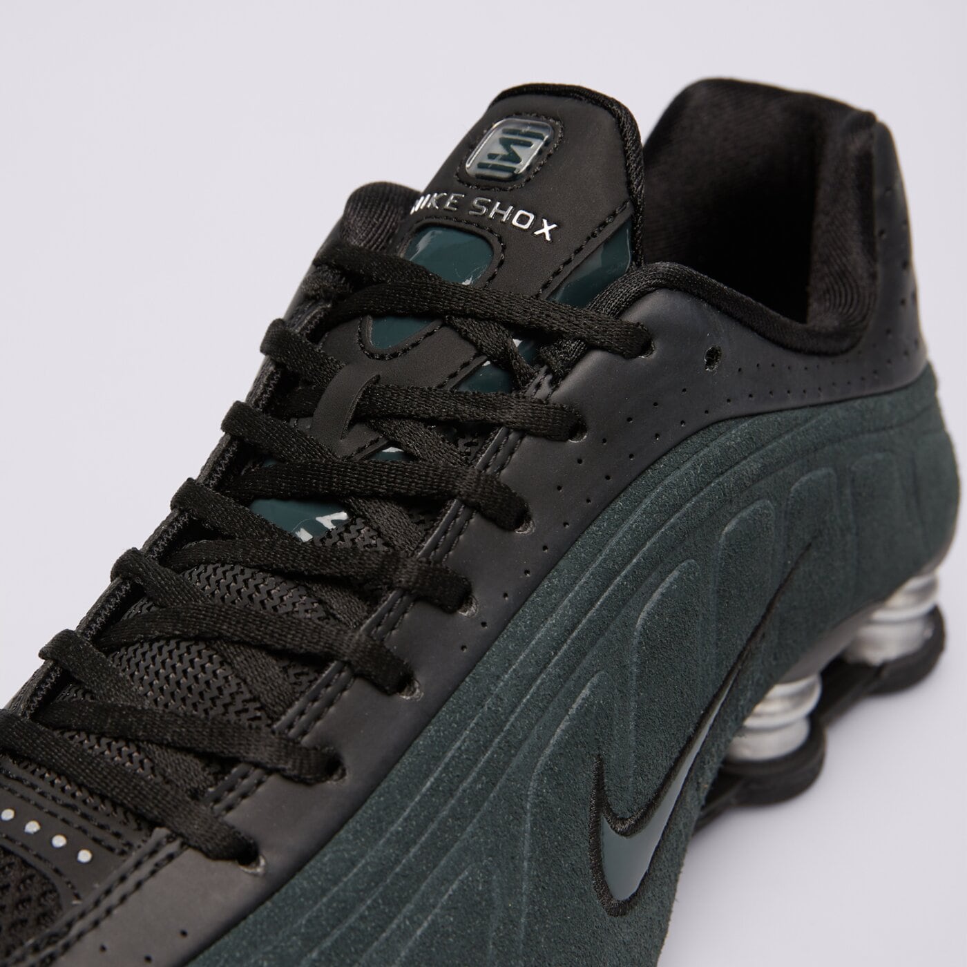 Дамски маратонки NIKE W SHOX R4 SE 2 hq7739-002 цвят черен