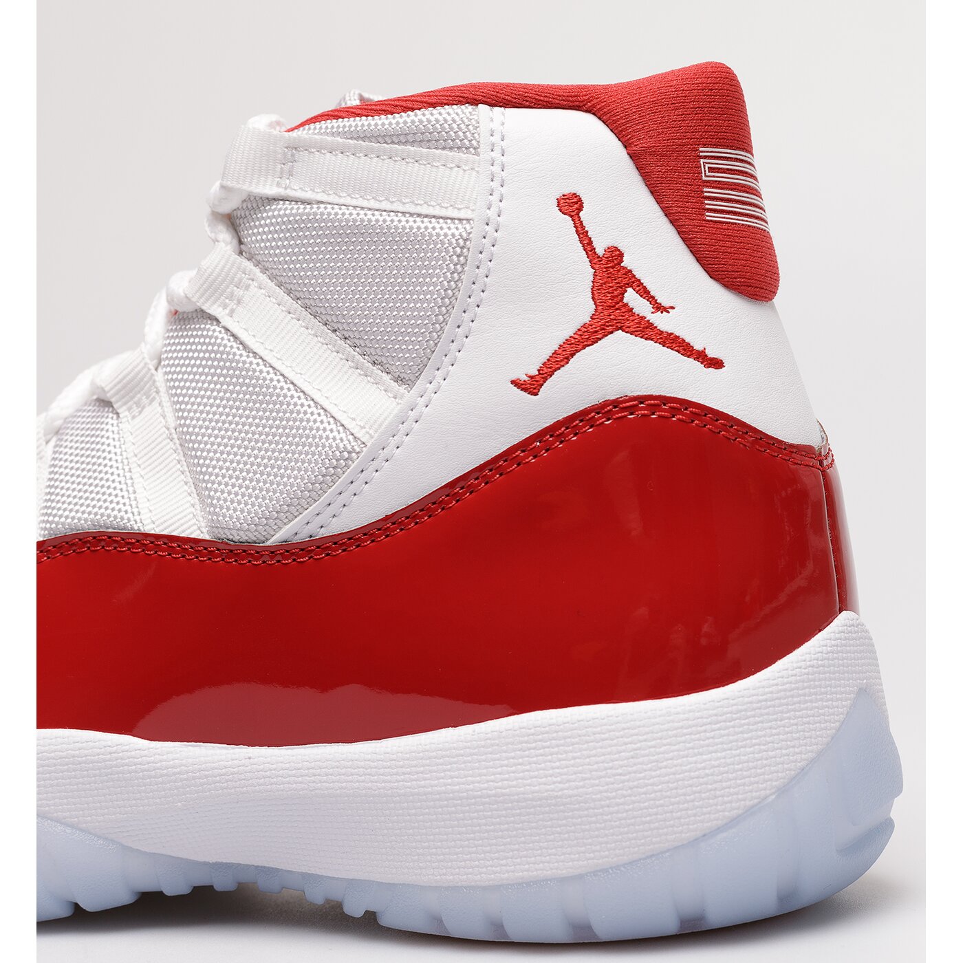 Мъжки маратонки AIR JORDAN 11 RETRO  ct8012-116 цвят бял