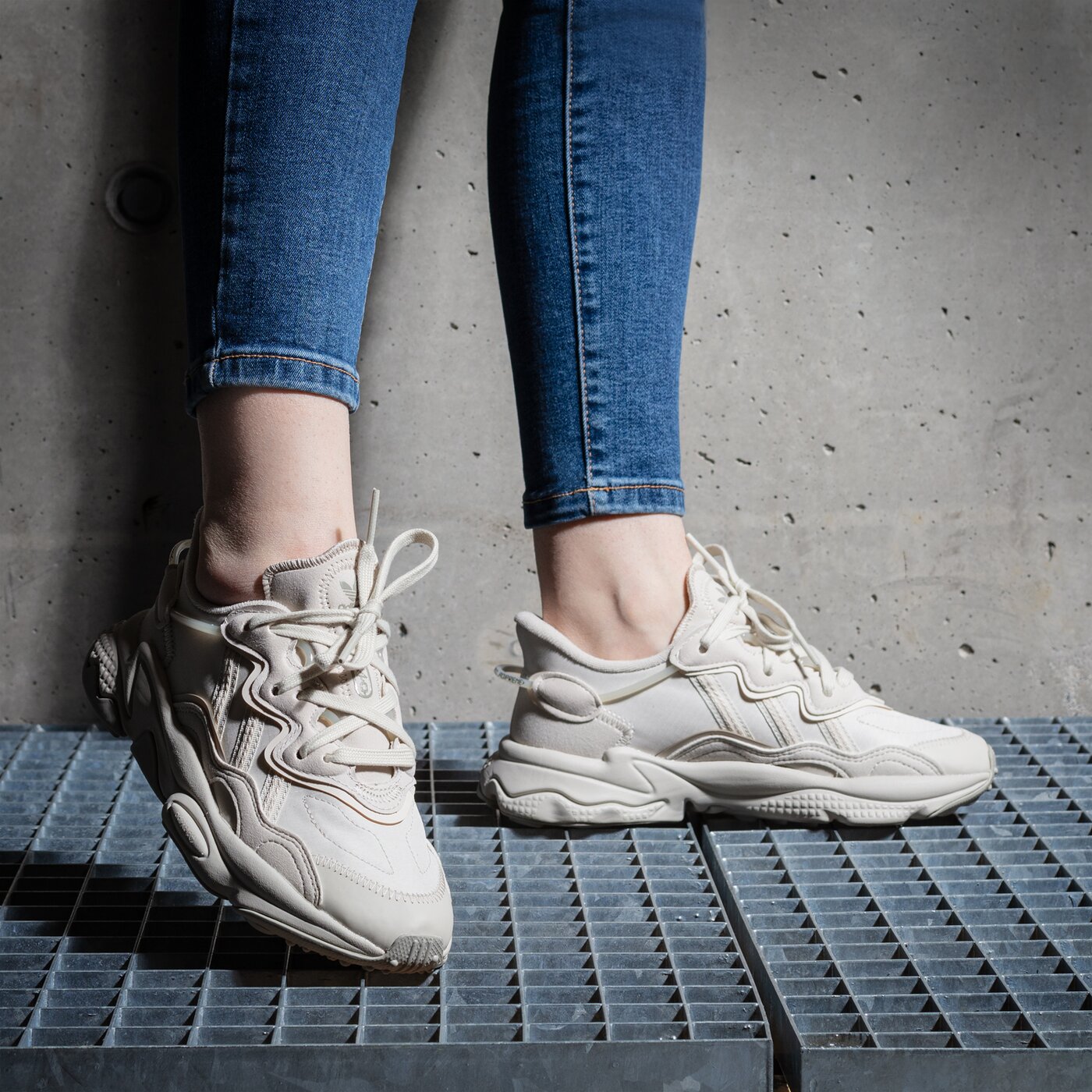 Детски маратонки ADIDAS OZWEEGO J gw8059 цвят бежов