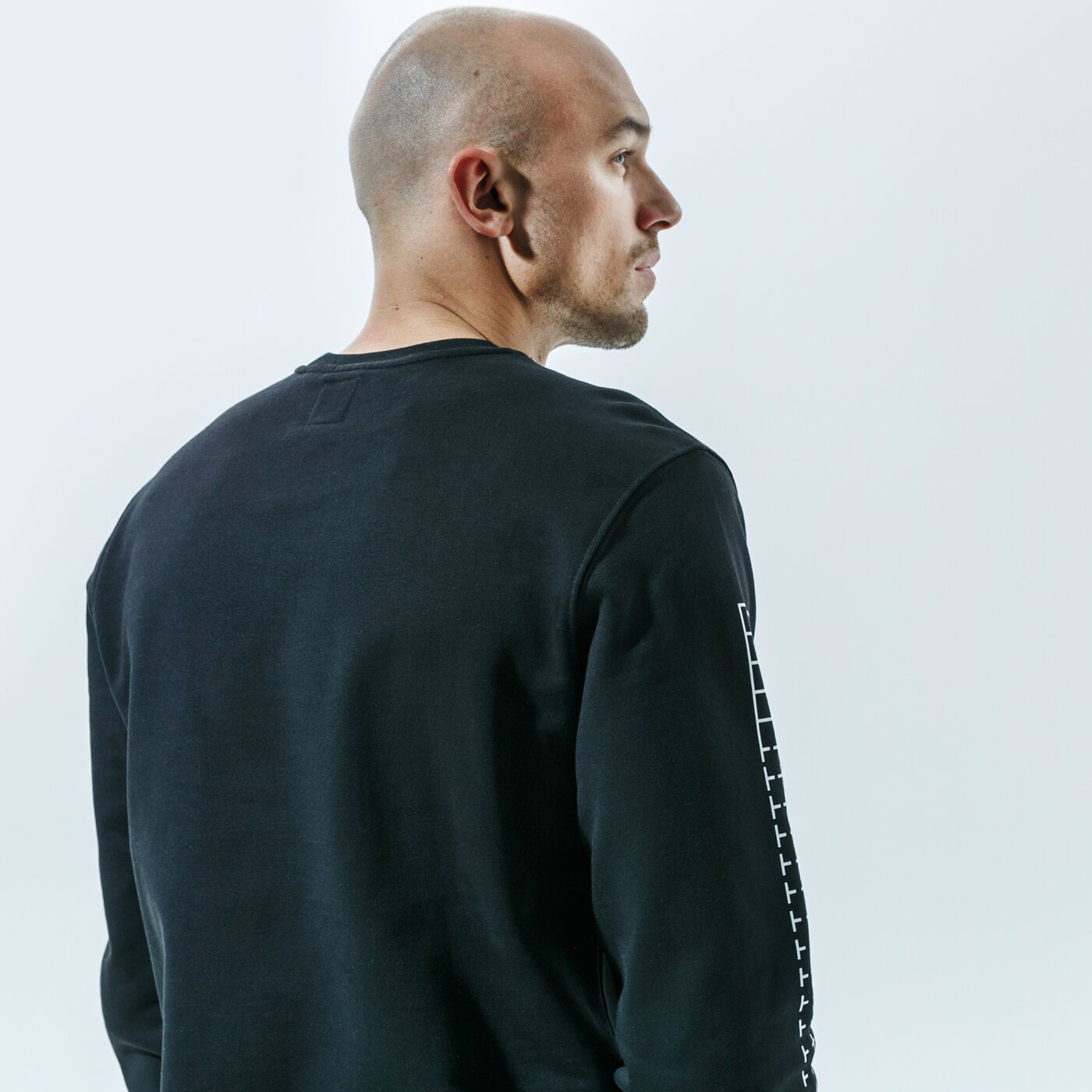 Мъжки суичър VANS СУИТЧЪР 66 SUPPLY CREW vn0a4rqnblk1 цвят черен