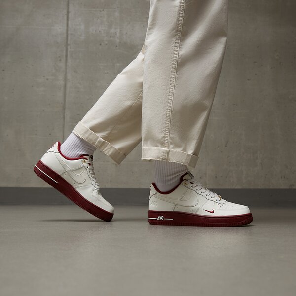 Дамски маратонки NIKE AIR FORCE 1 '07 SE dq7582100 цвят бял