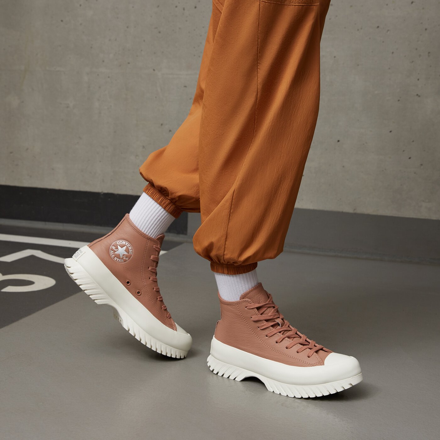 Дамски маратонки CONVERSE CHUCK TAYLOR ALL STAR LUGGED 2.0 a07129c цвят кафяв