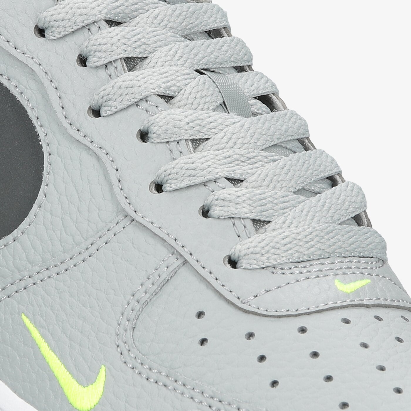 Мъжки маратонки NIKE AIR FORCE 1 LV8 dj6887-002 цвят сив