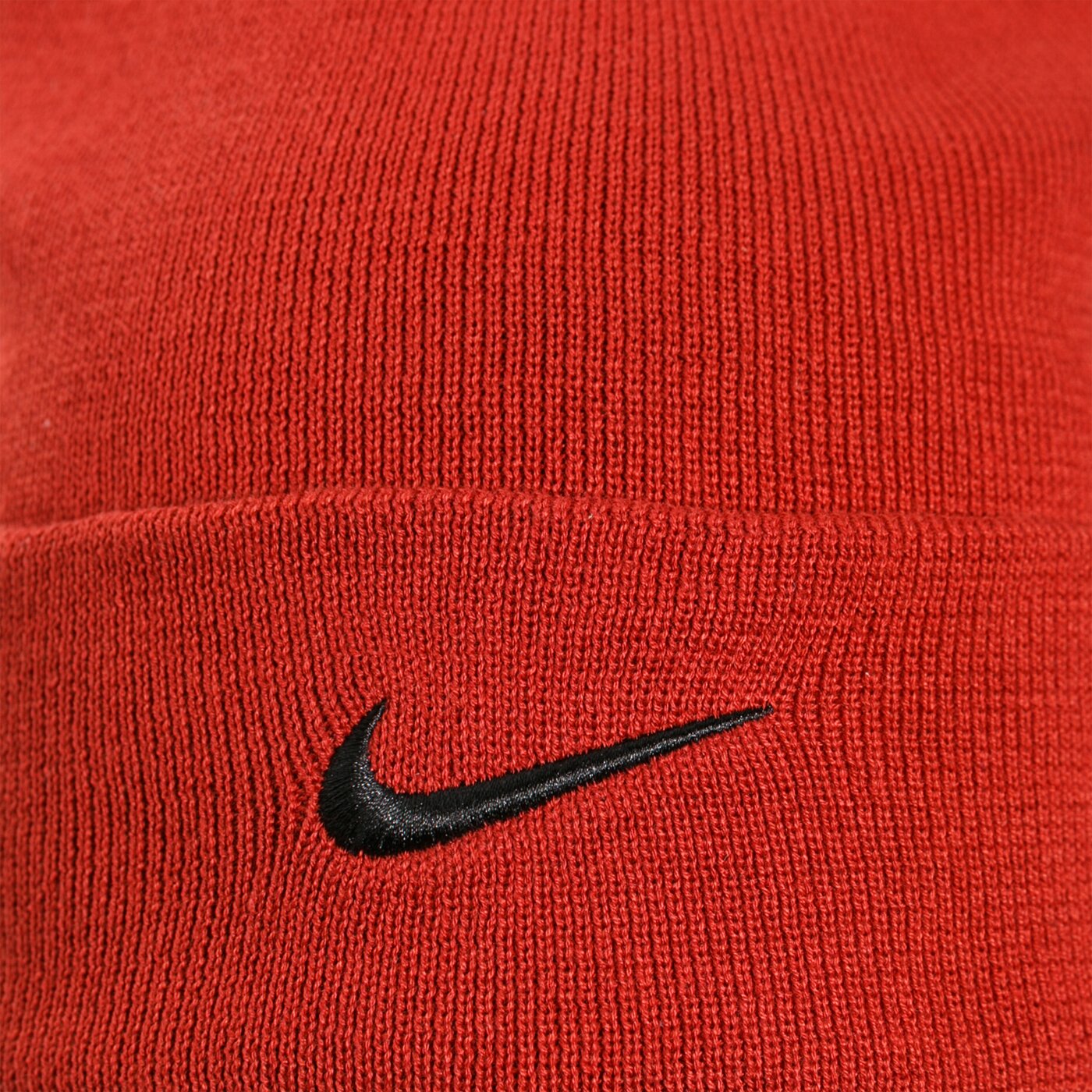 Дамска зимна шапка NIKE ЗИМНА ШАПКА U NK BEANIE CUFFED UTILITY ci2968-642 цвят червен