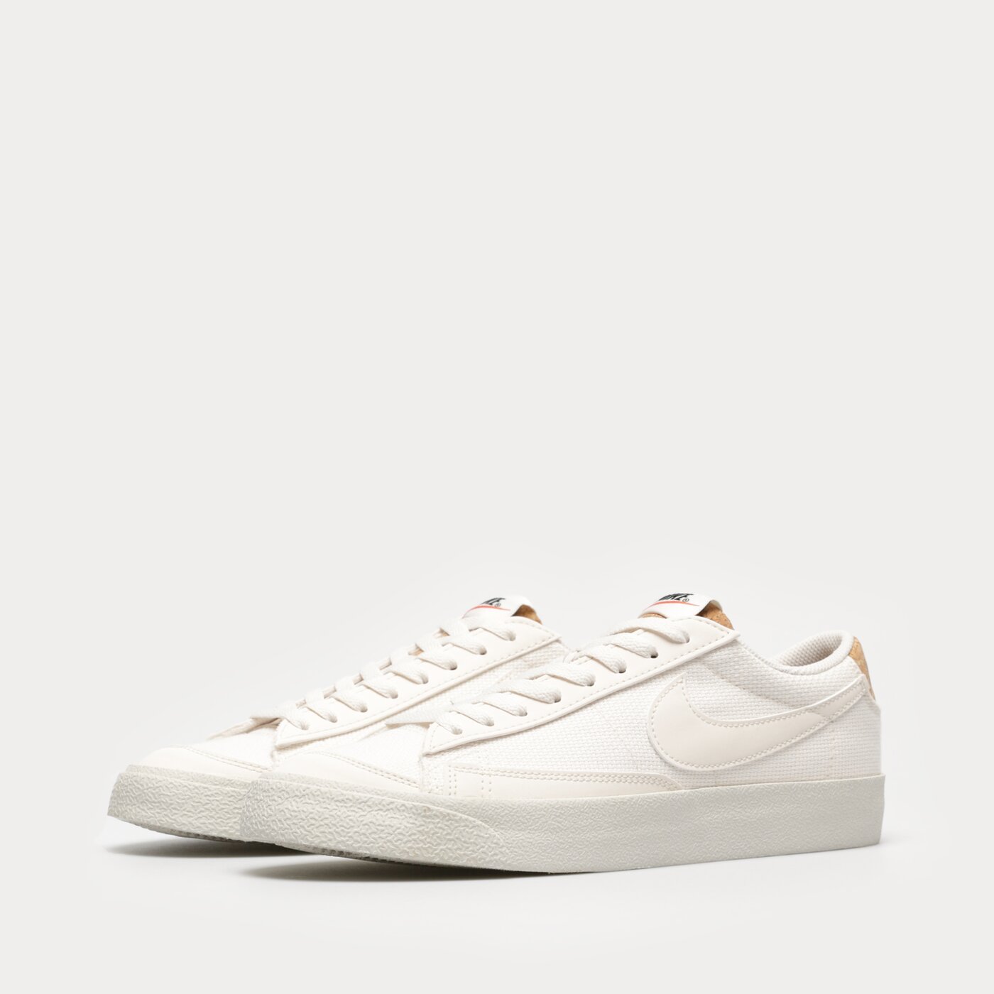 Мъжки маратонки NIKE BLAZER LOW '77 PRM dv7231-001 цвят бежов