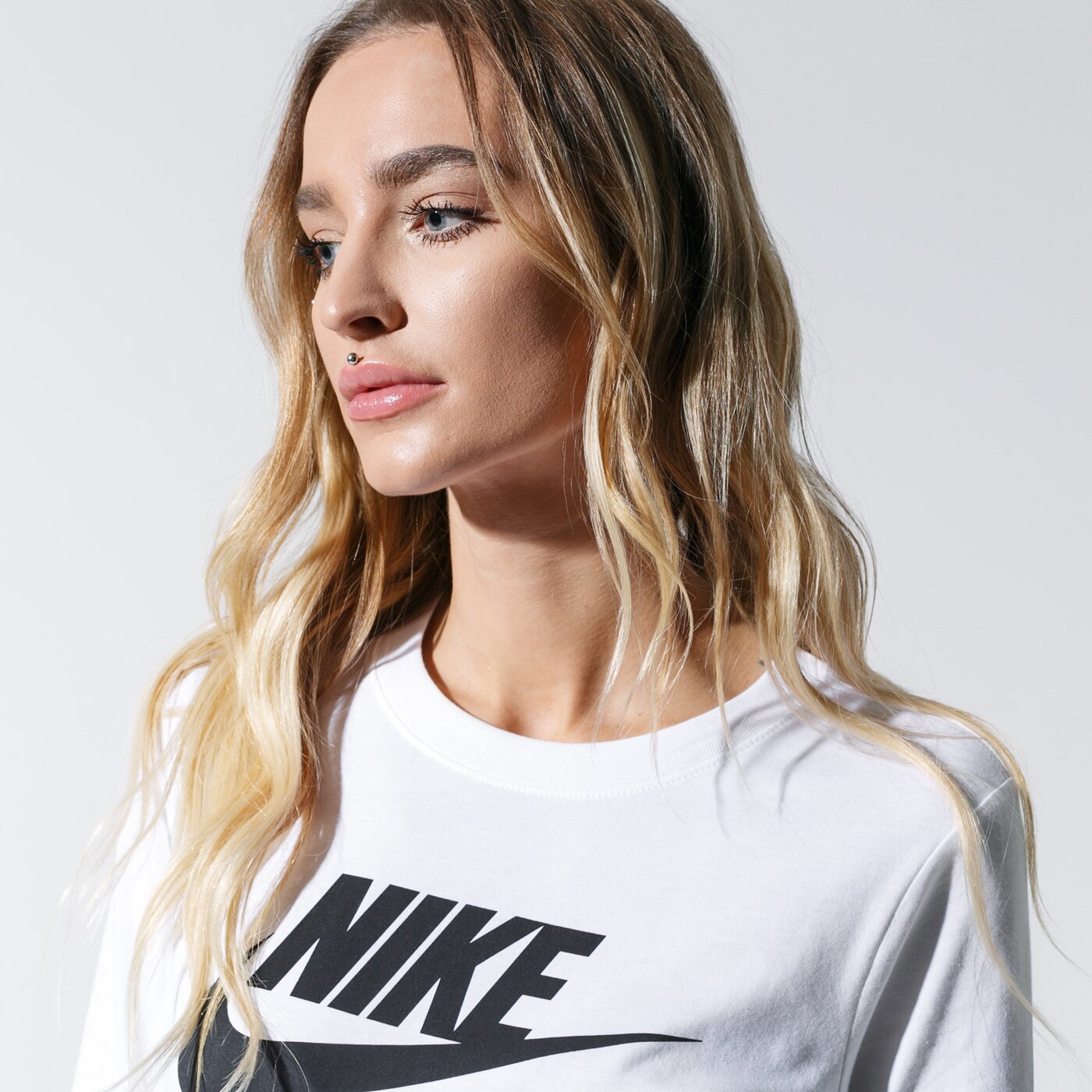 Дамска тениска NIKE ТЕНИСКА W NSW TEE ESSNTL LS ICON FTRA bv6171-100 цвят бял