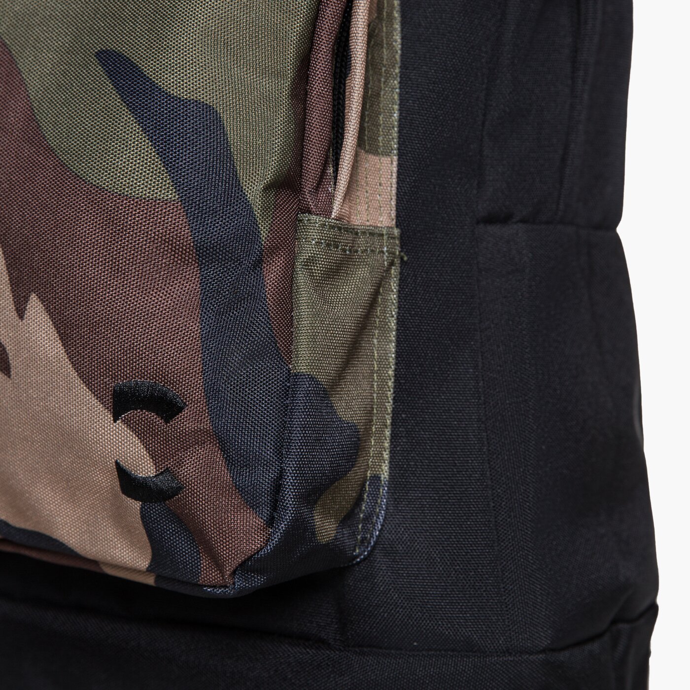 Детска раница CONFRONT РАНИЦА VADIM cf37bug06001 цвят черен