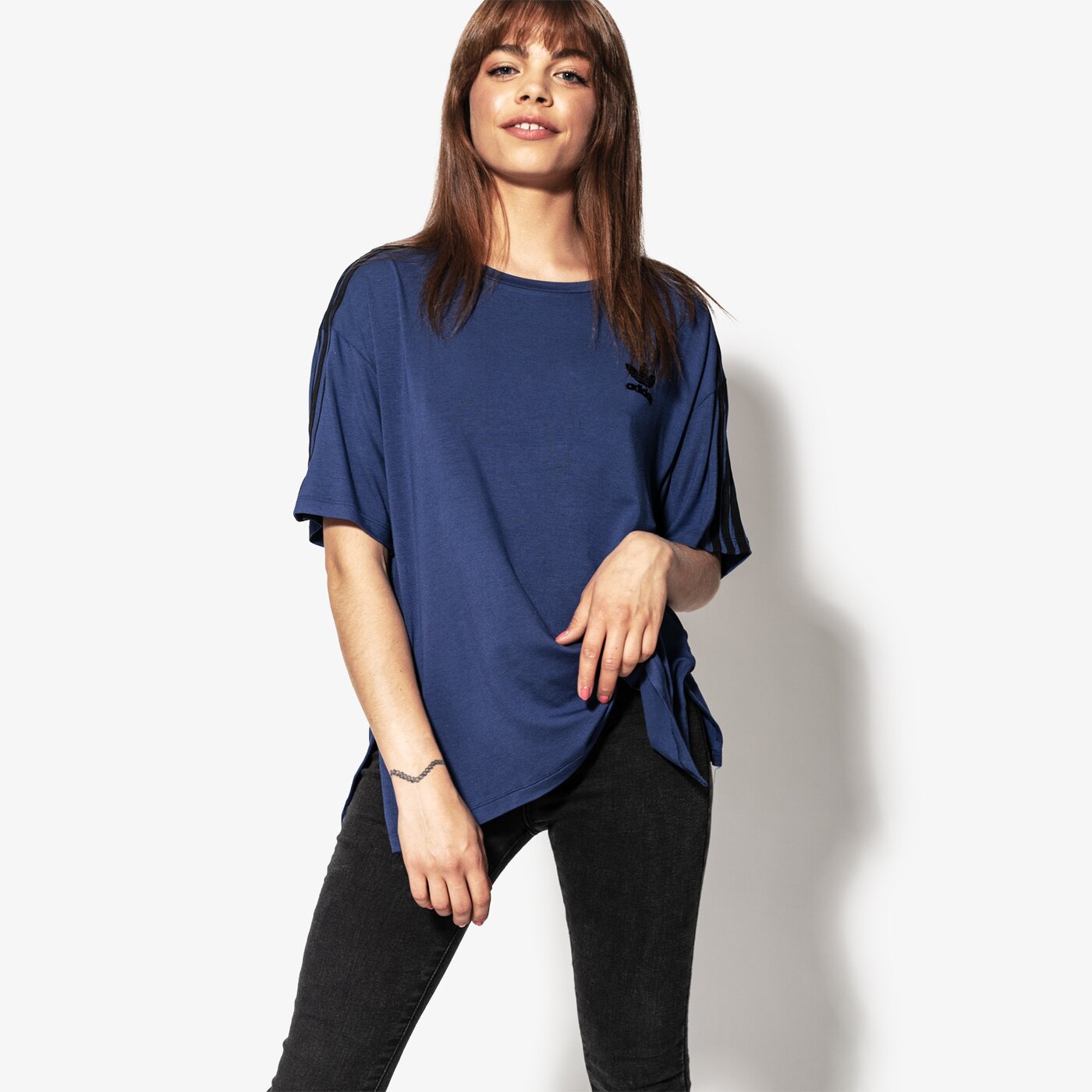 Дамска тениска ADIDAS ТЕНИСКА SS MONTHLY PACKS FSH L TEE ce3718 цвят тъмносин