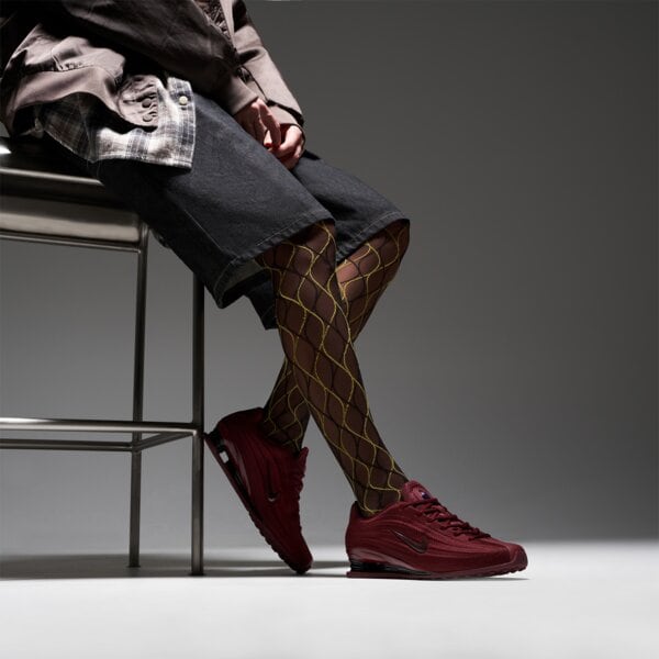 Дамски маратонки NIKE W SHOX Z hq7540-600 цвят бордо