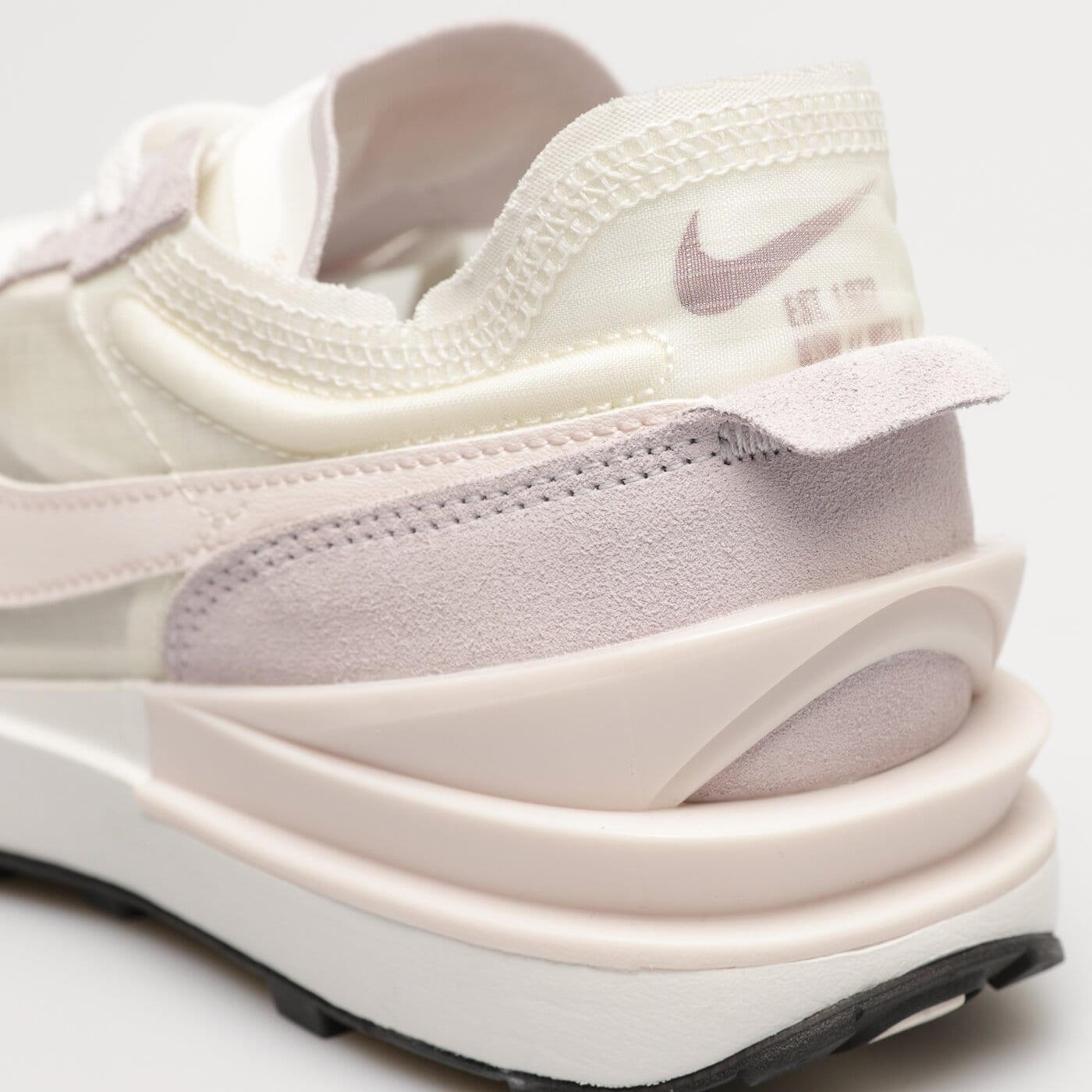 Дамски маратонки NIKE WAFFLE ONE W dn4696-100 цвят бял