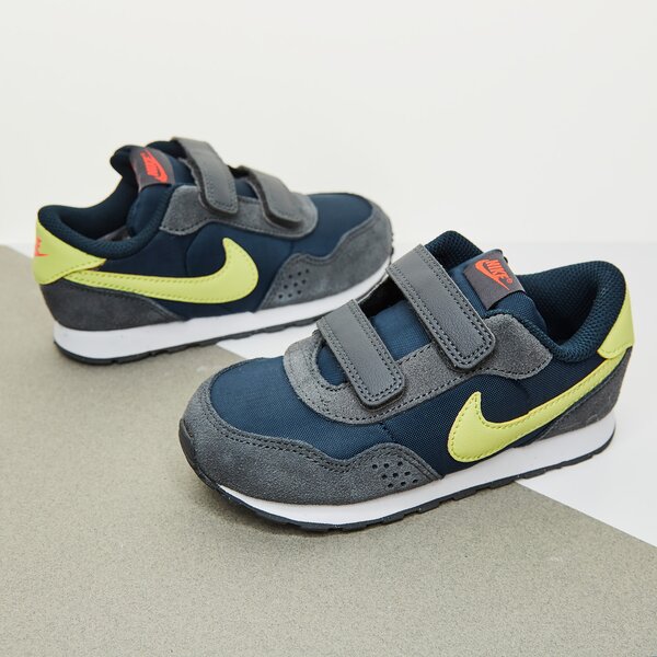 Детски маратонки NIKE MD VALIANT cn8560-400 цвят тъмносин