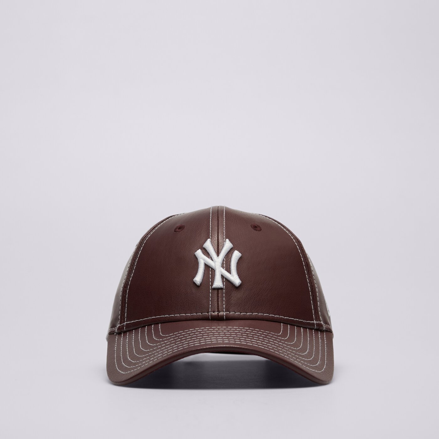 Дамска шапка с козирка NEW ERA ШАПКА WMNS ТОПSTITCH PU 940 NYY NEW YORK YANKEES 60691322 цвят бордо
