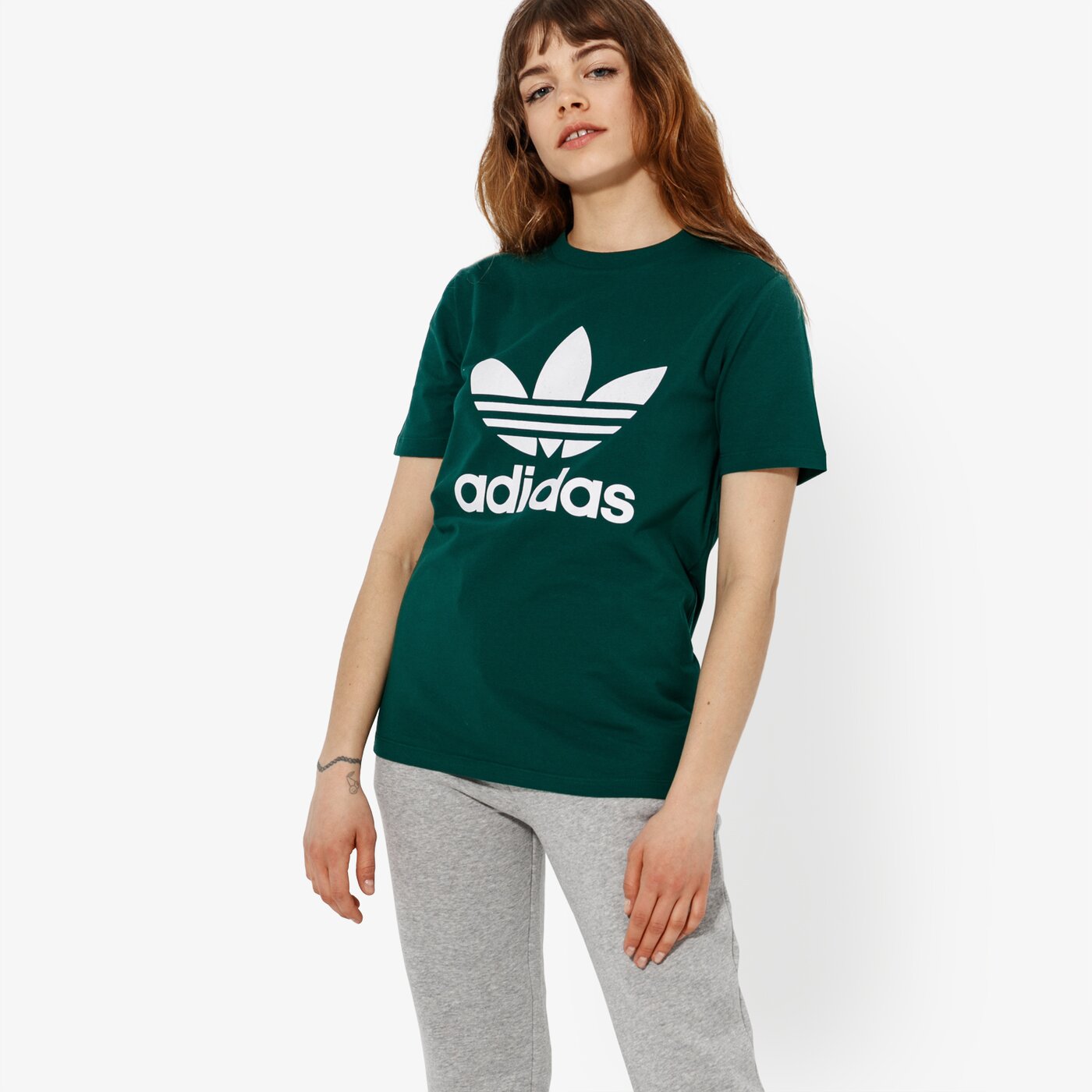 Дамска тениска ADIDAS ТЕНИСКА SS TREFOIL TEE ADICOLOR dv2597 цвят зелен