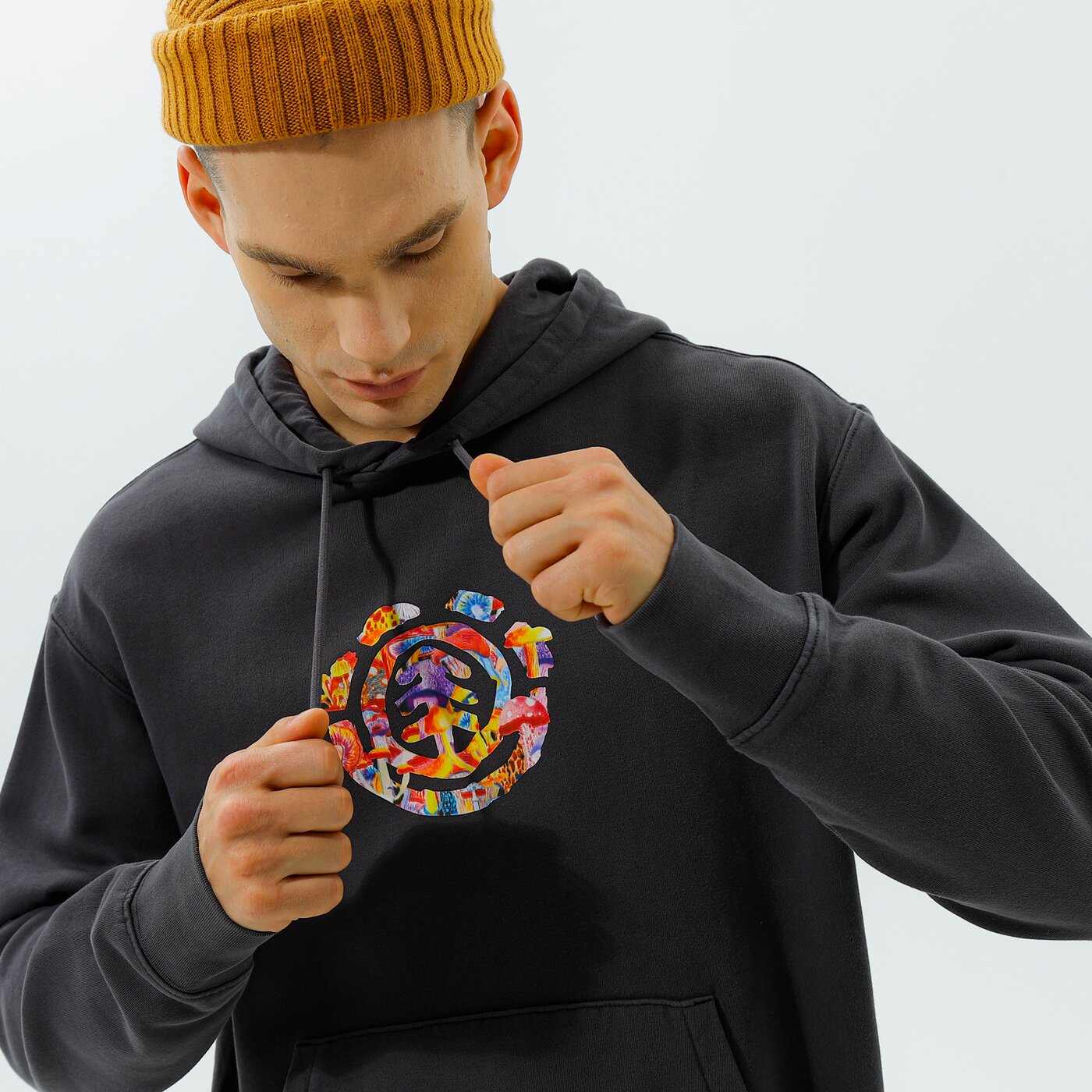 Мъжки суичър ELEMENT СУИТЧЪР С КАЧУЛКА SHROOMS TREE PO z1hoc7328 цвят черен