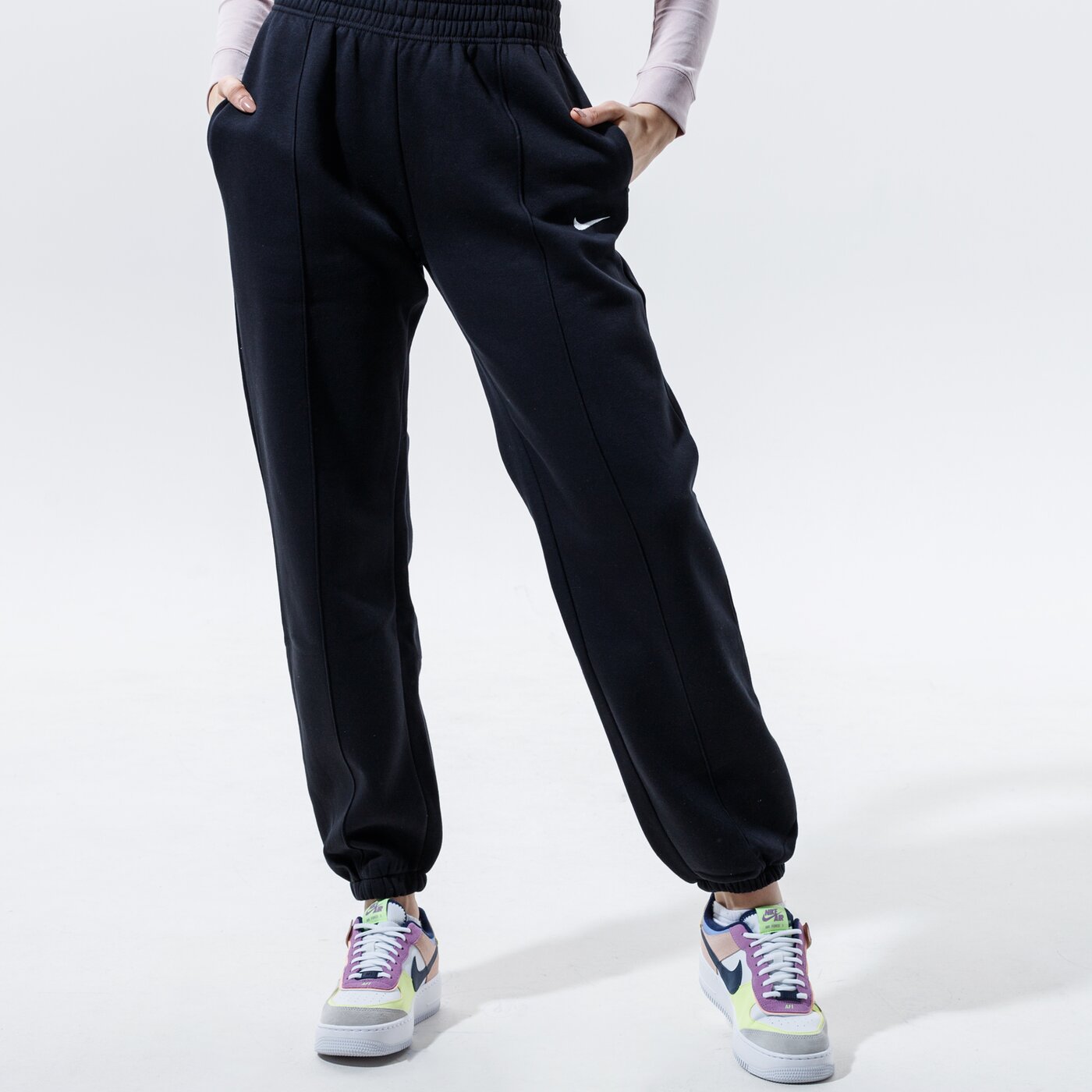 Дамски панталони NIKE ПАНТАЛОНИ SPORTSWEAR ESSENTIAL FLEECE bv4089-010 цвят черен