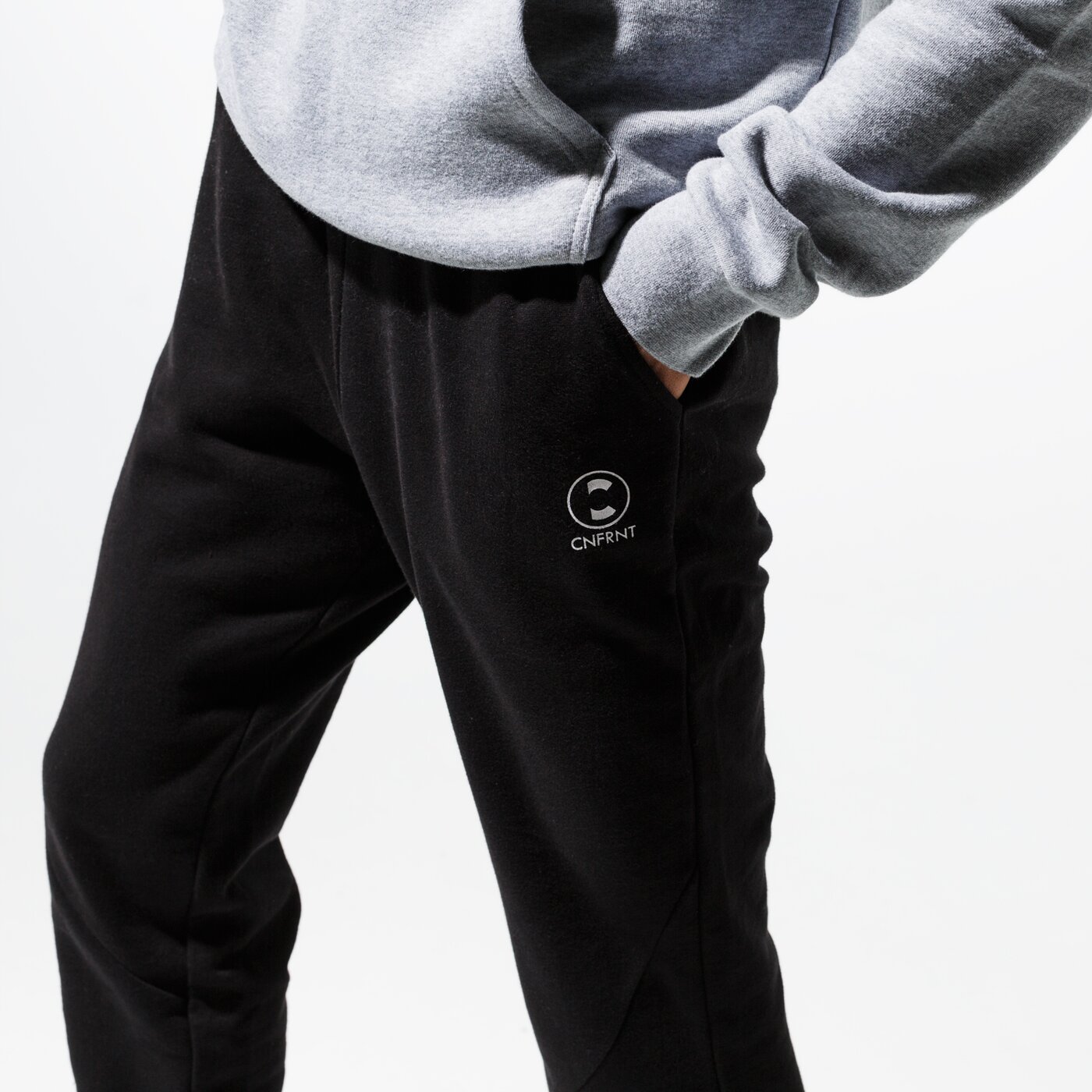 Мъжки панталони CONFRONT ПАНТАЛОНИ ESSENTIAL BLK PANTS cf39spm30001 цвят черен