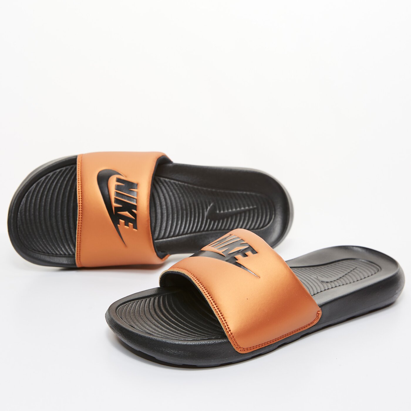 Дамски чехли и сандали NIKE VICTORI ONE cn9677-003 цвят черен