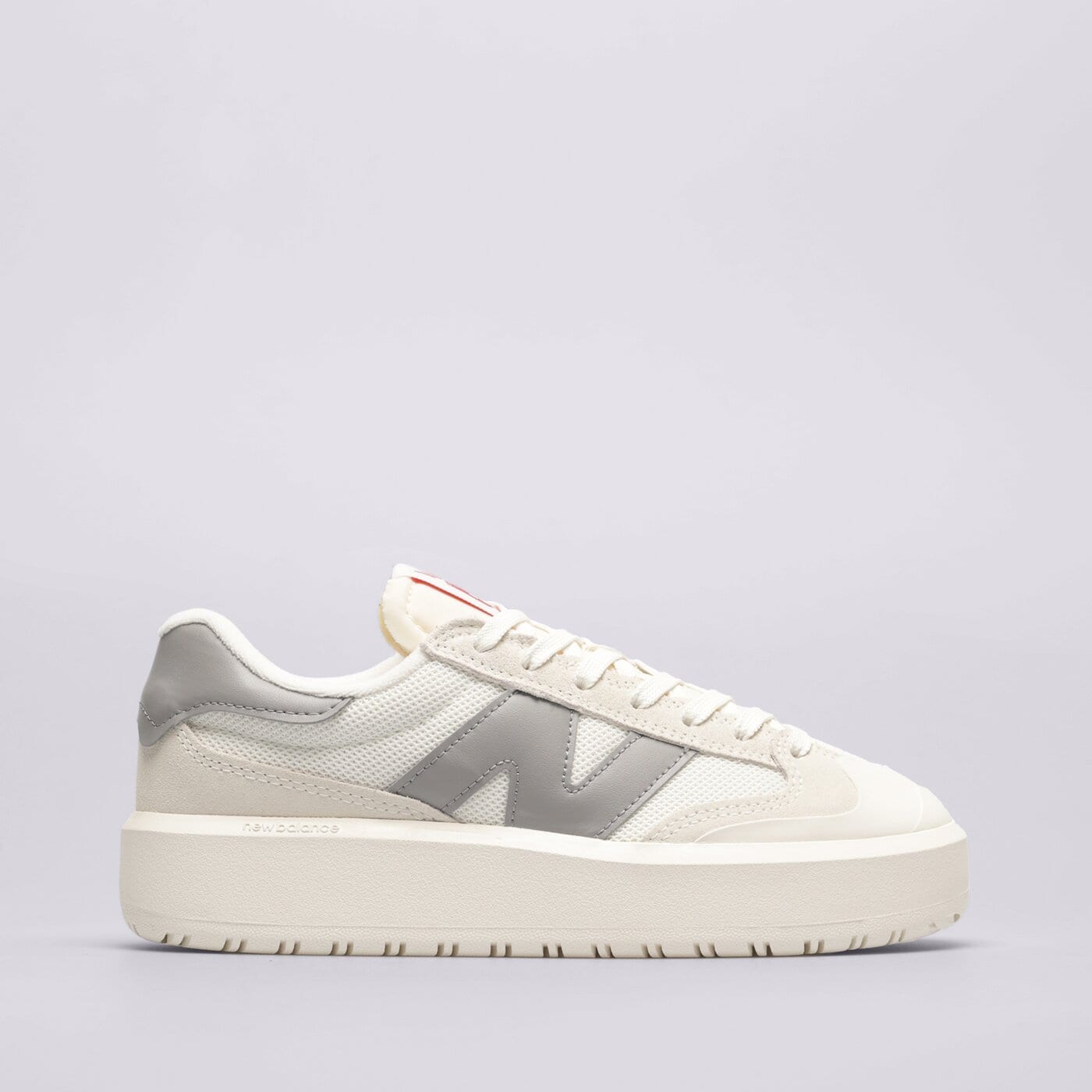 Дамски маратонки NEW BALANCE CT302  ct302rs цвят кремав