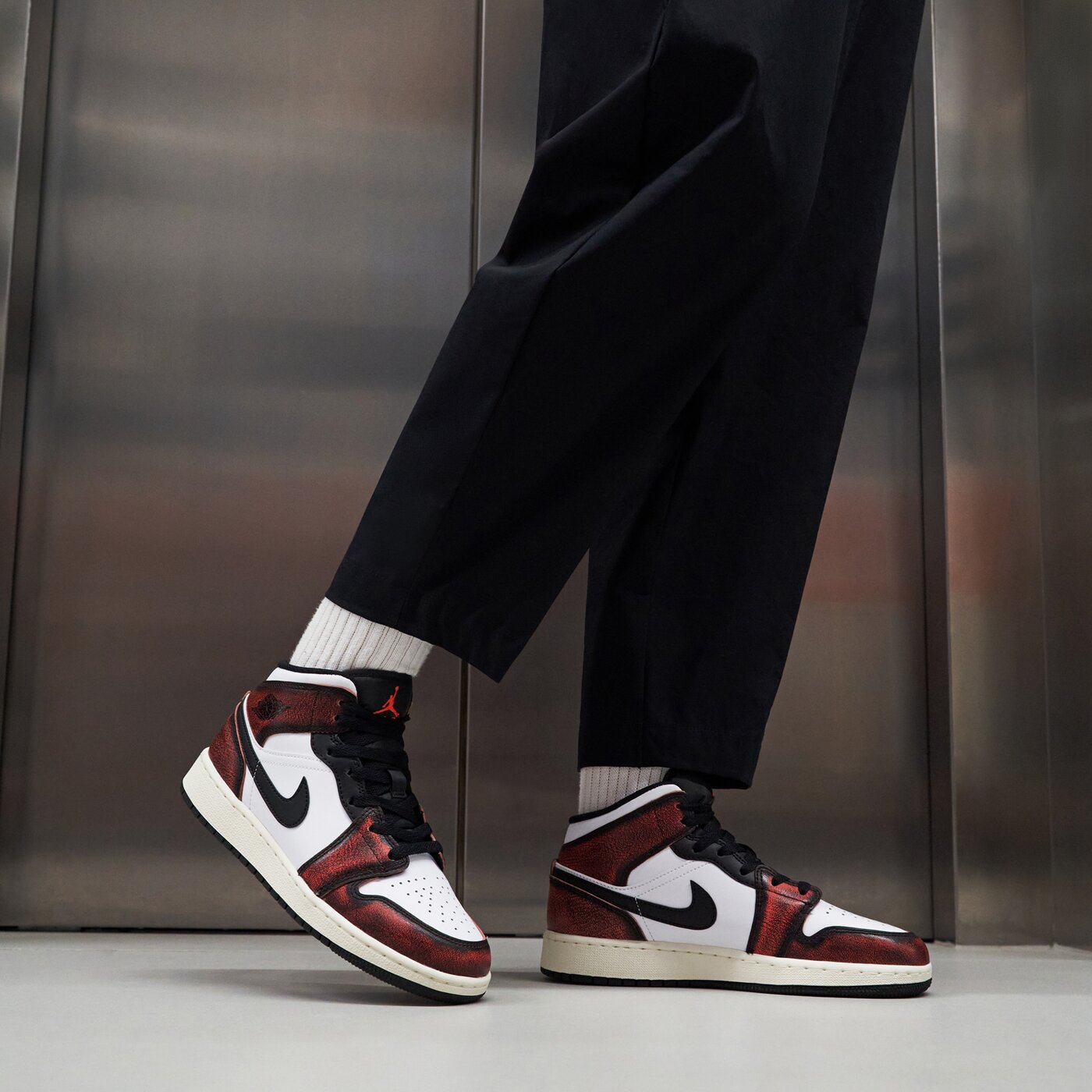 Детски маратонки AIR JORDAN 1 MID SE fb0568-006 цвят червен