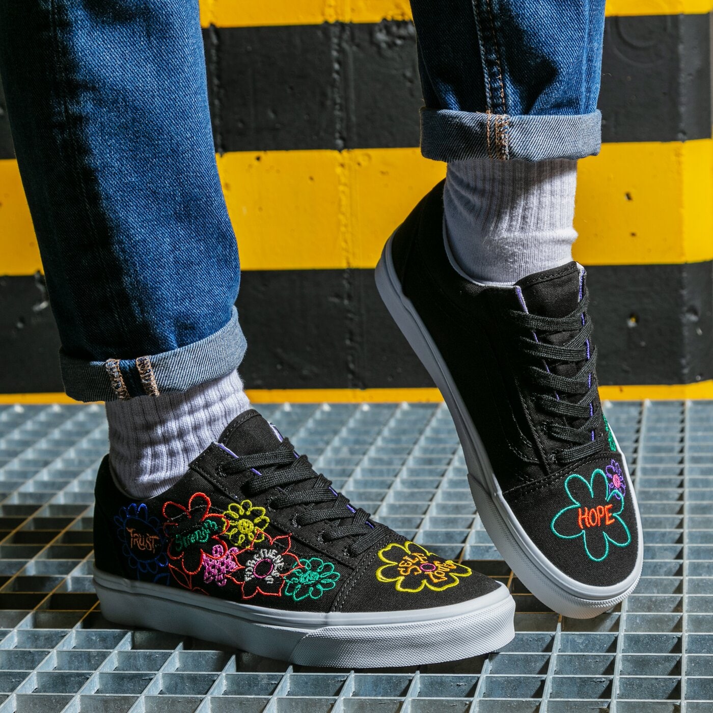 Дамски маратонки VANS UA OLD SKOOL vn0a5krf8bc1 цвят сив