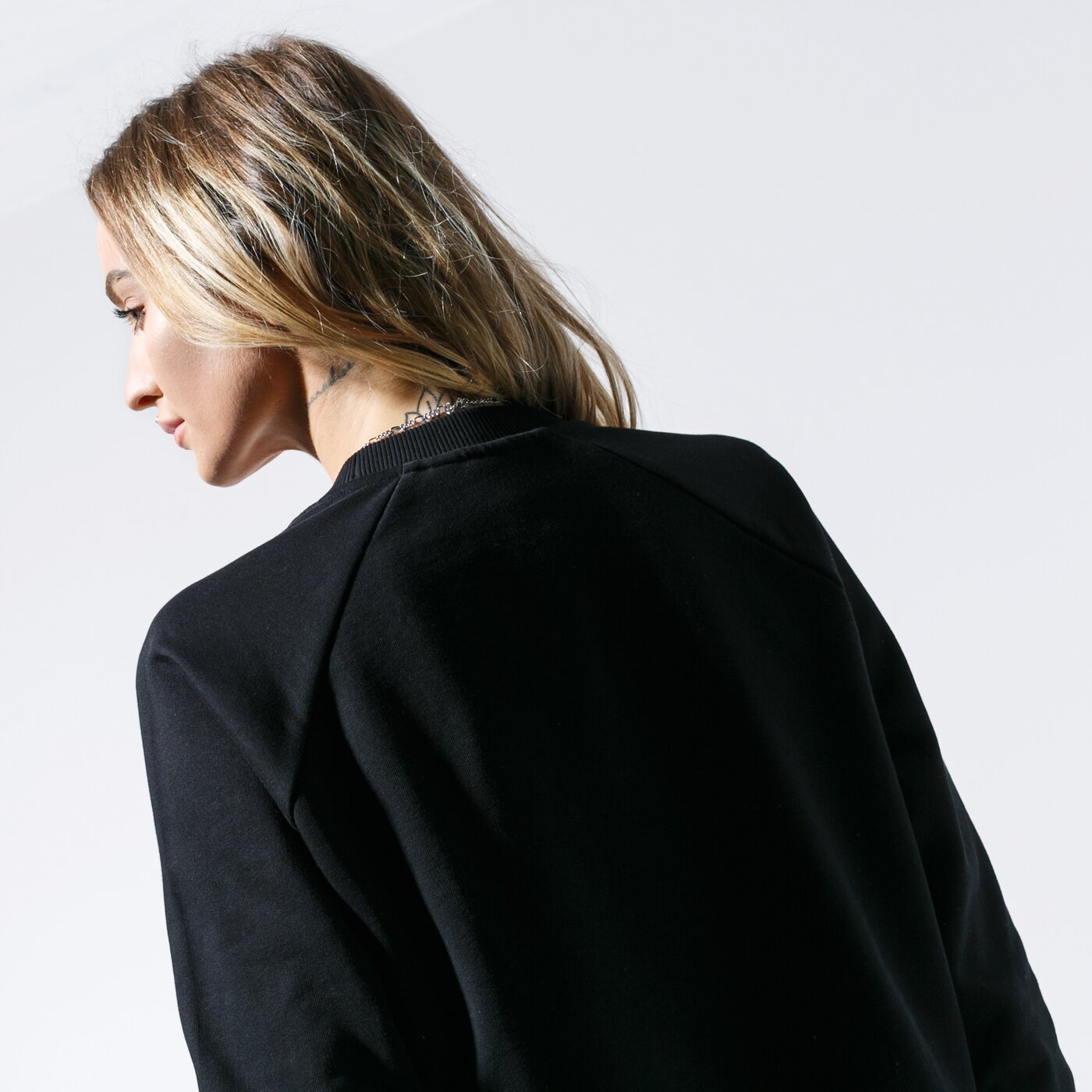 Дамски суичър VANS СУИТЧЪР FLYING V BOXY vn0a4bd6blk1 цвят черен