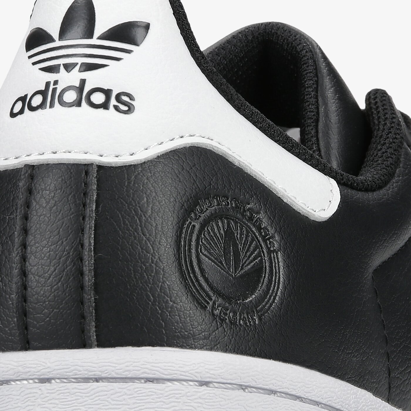 Мъжки маратонки ADIDAS SUPERSTAR VEGAN fw2296 цвят черен