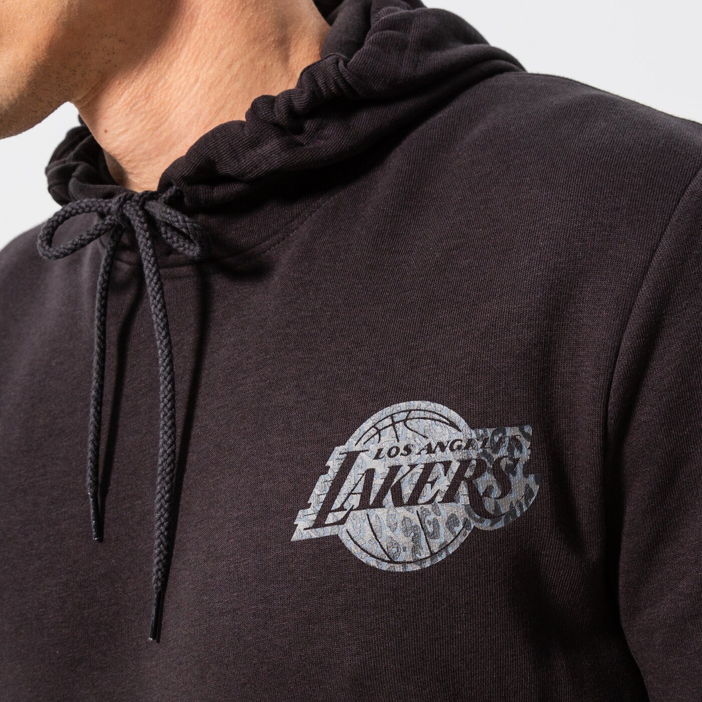 Мъжки суичър NEW ERA СУИТЧЪР С КАЧУЛКА SEAS INFILL LAKERS LOS ANGELES LAK 12893088 цвят черен