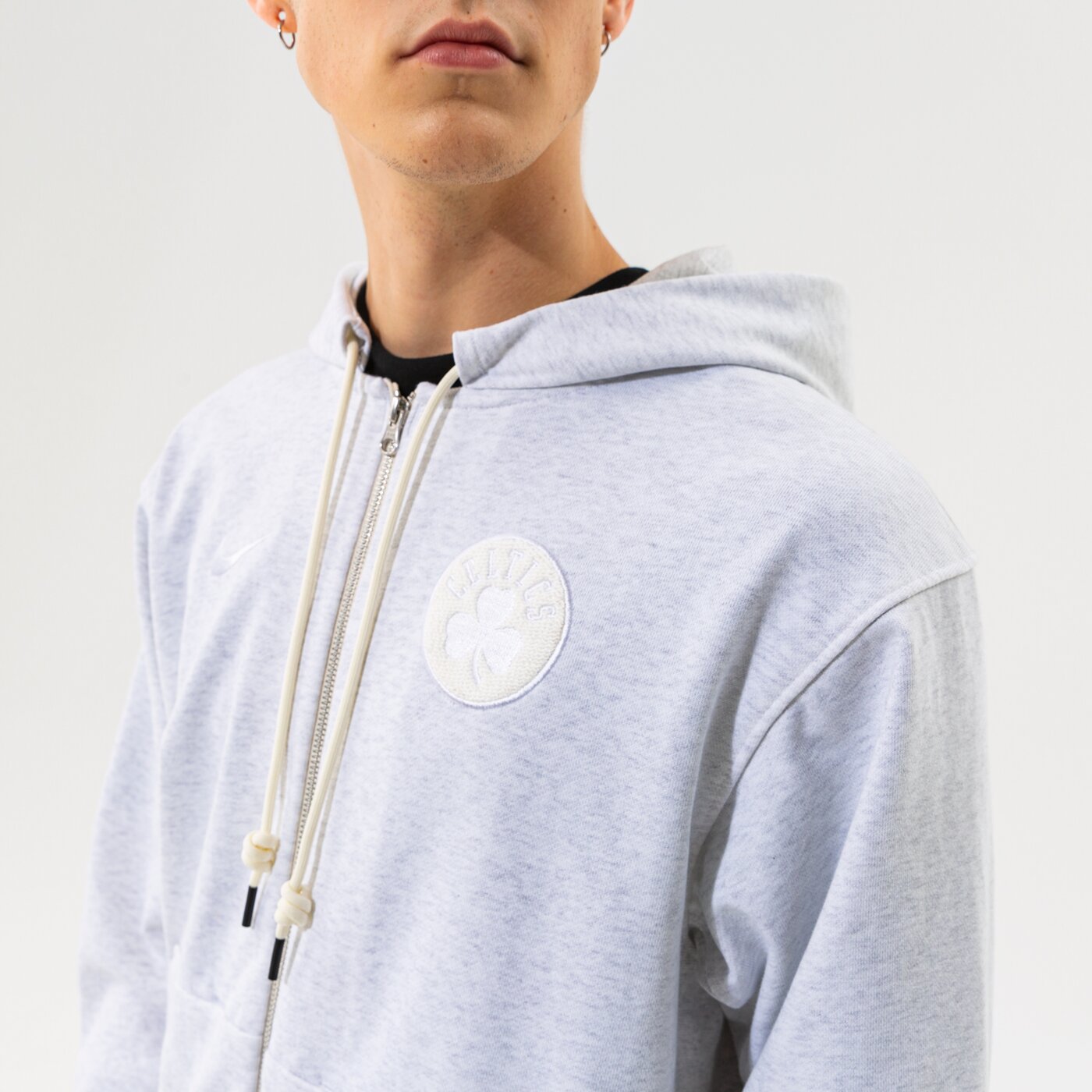 Мъжки суичър NIKE СУИТЧЪР СЪС ЗАКОПЧАВАНЕ С КАЧУЛКА BOS M NK DF STD ISSUE db1072-051 цвят сив