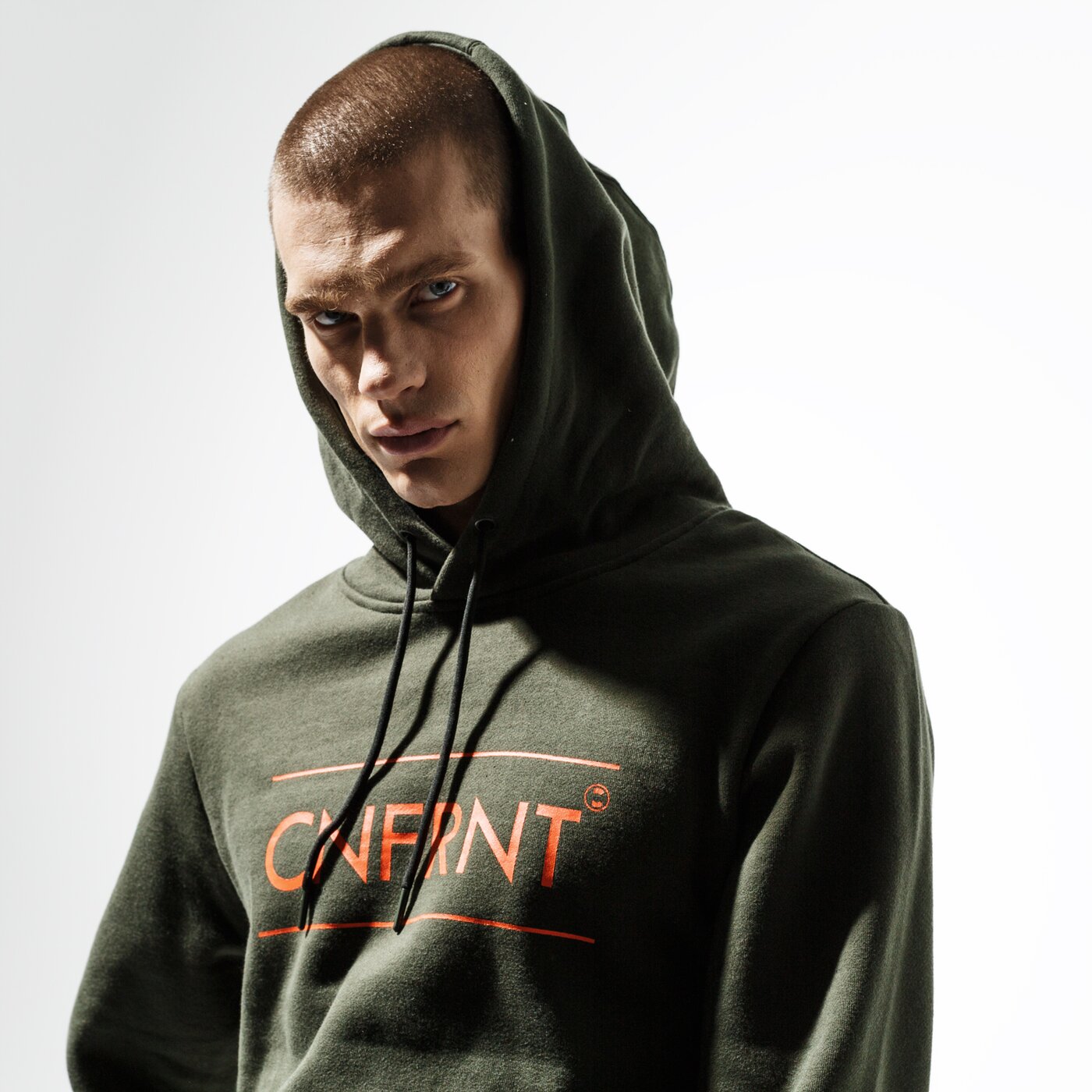 Мъжки суичър CONFRONT СУИТЧЪР ESSENTIAL KHK HOODY  cf39blm38002 цвят каки