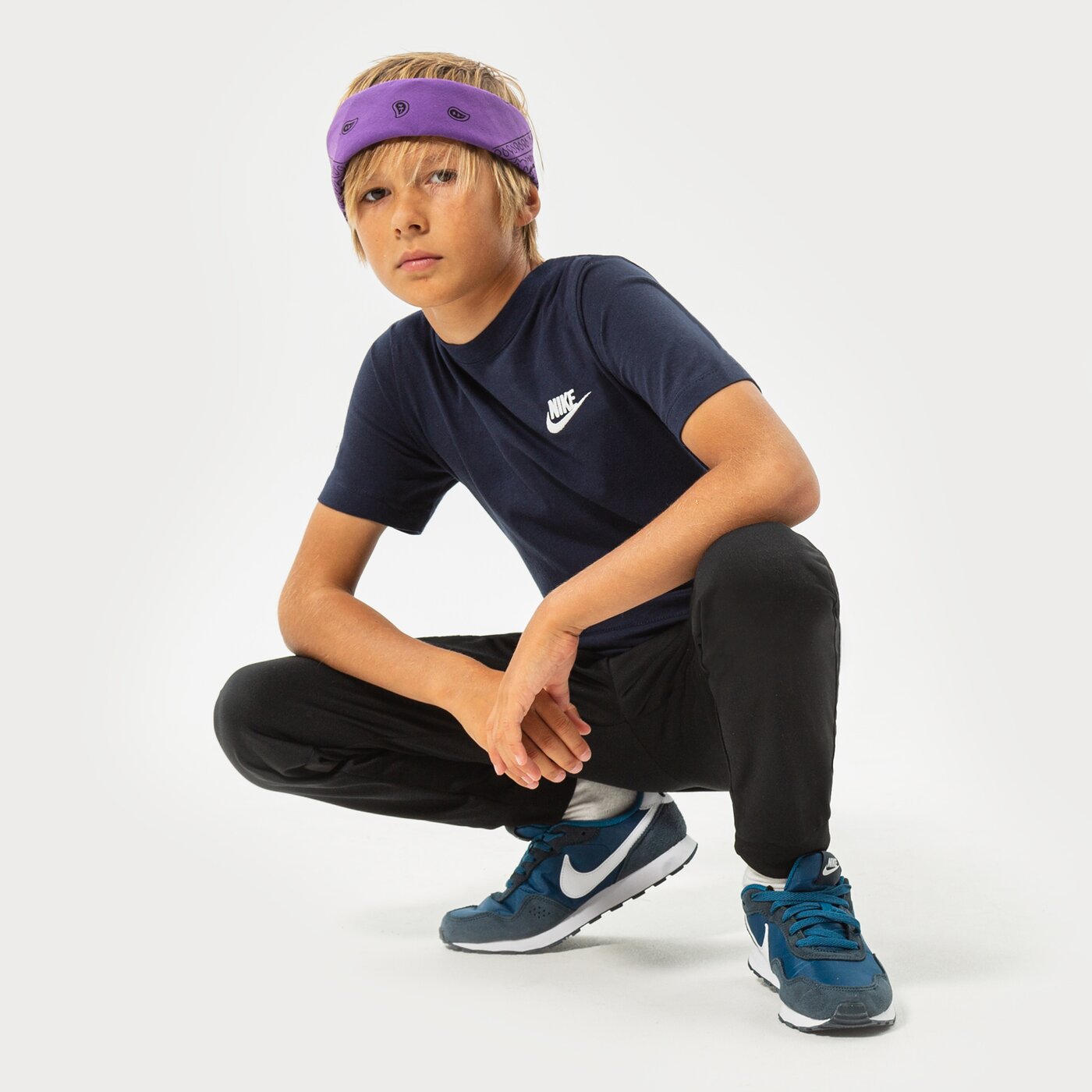 Детска тениска NIKE SMALL LOGO ТЕНИСКА JUNIOR BOY ar5254-451 цвят тъмносин