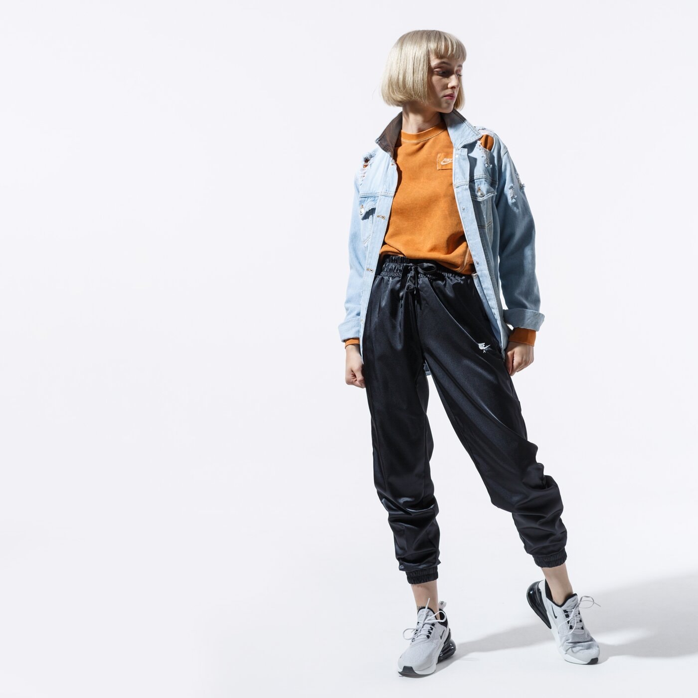 Дамски суичър NIKE СУИТЧЪР W NSW CREW FT REBEL bv2798-857 цвят кафяв