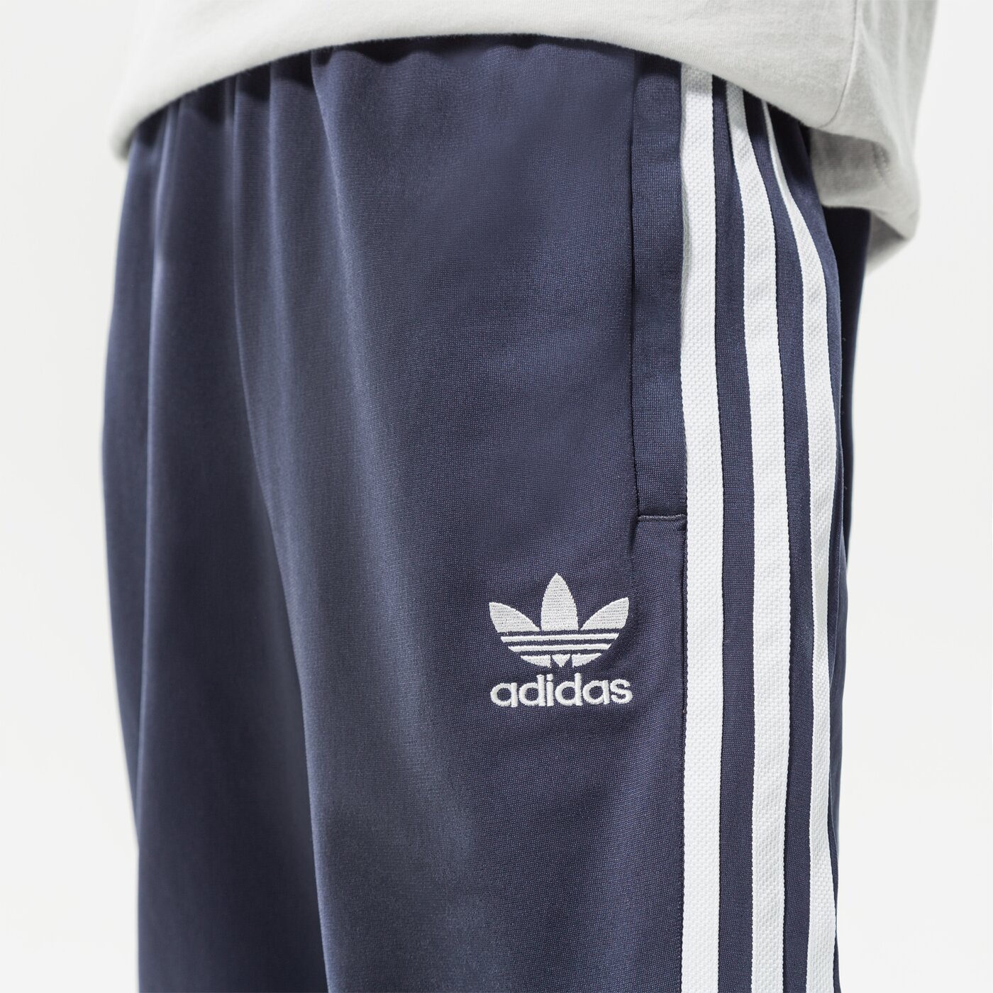 Детски панталони ADIDAS ПАНТАЛОНИ SST TRACK PANTS BOY hd2045 цвят тъмносин