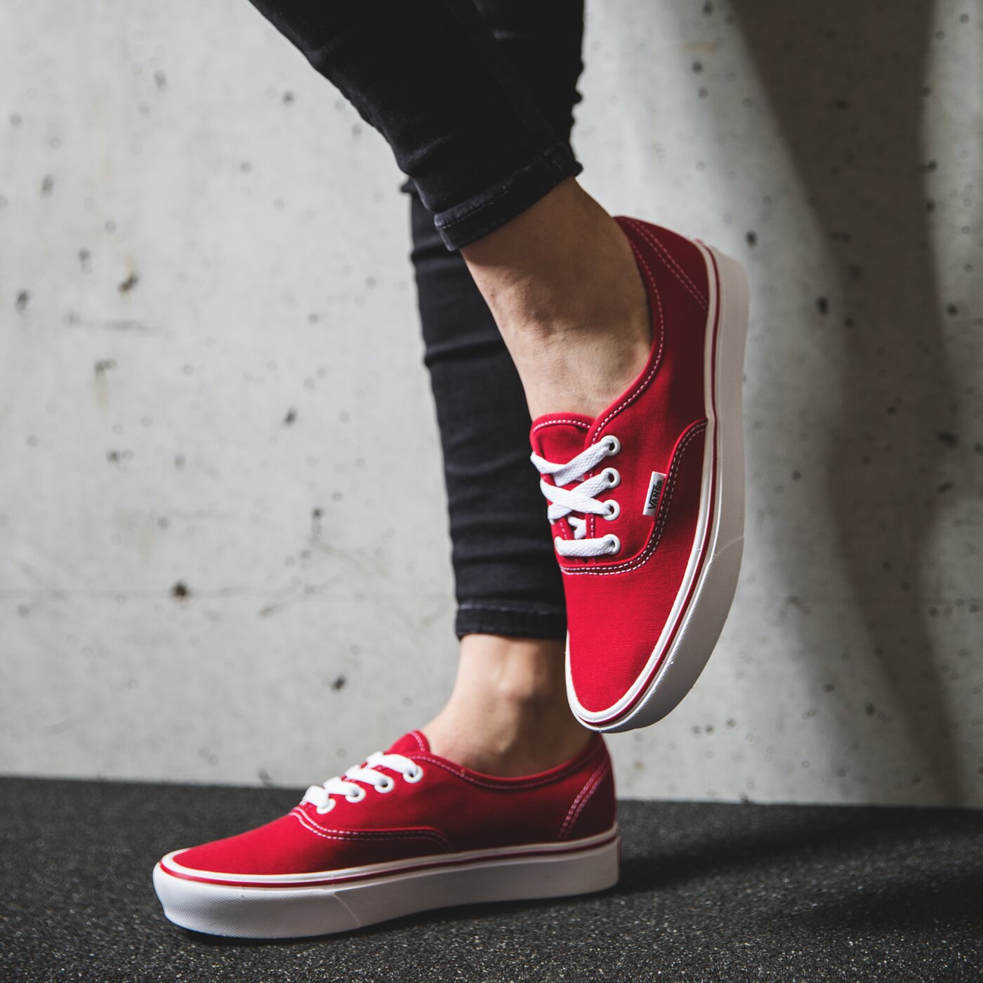 Дамски маратонки VANS UA COMFYCUSH AUTHENTIC vwm7vnfw цвят червен