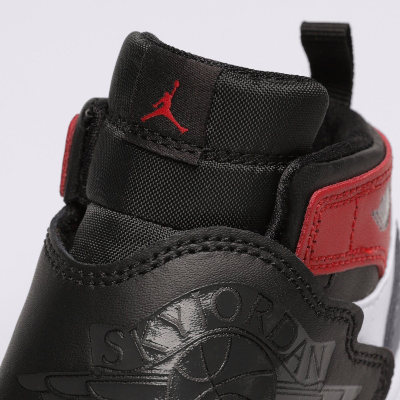 Детски маратонки SKY JORDAN 1  bq7196-016 цвят червен