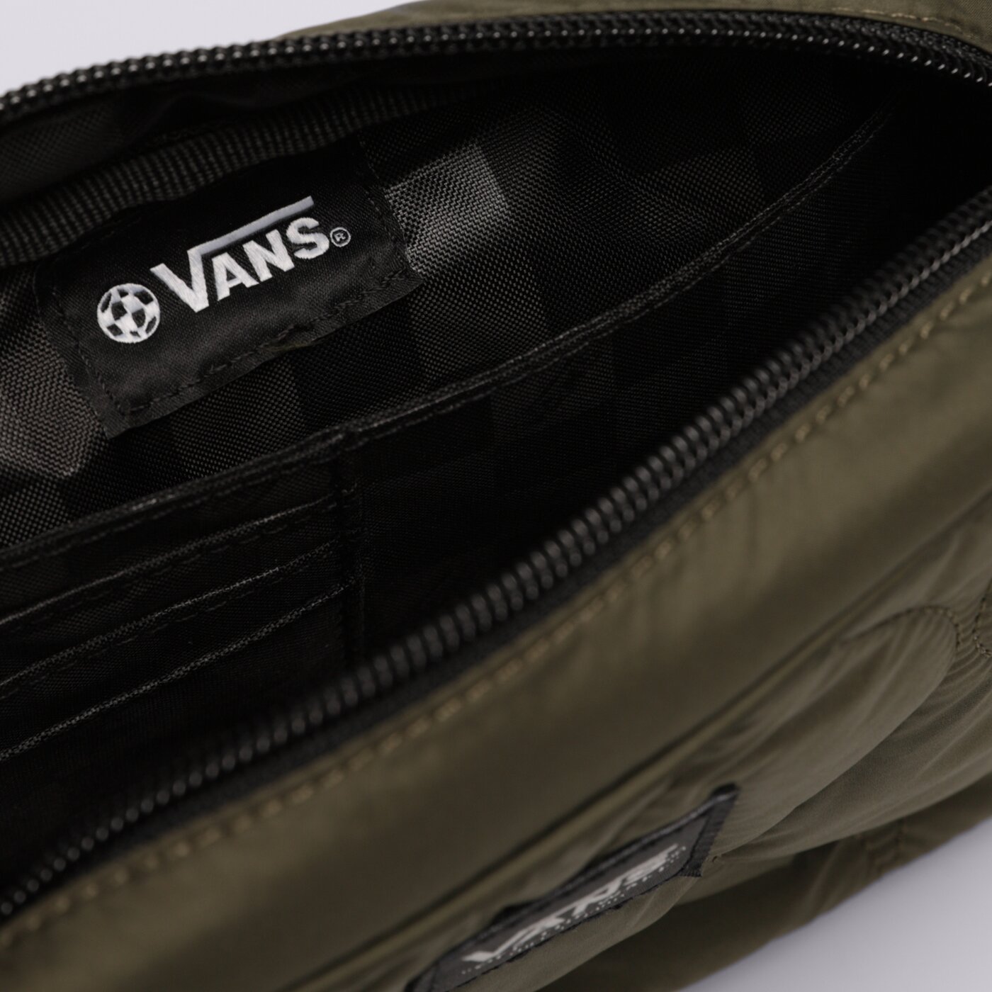 Дамски сак VANS ЧАНТА VERTEX CROSSBODY vn000f5kkcz1 цвят каки