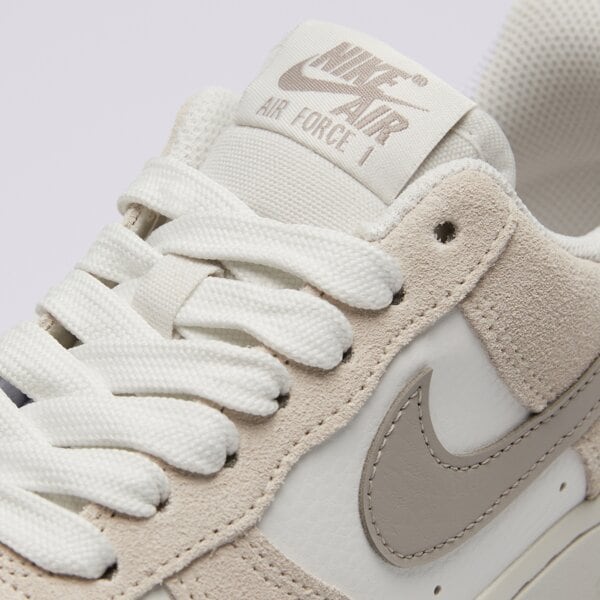 Дамски маратонки NIKE W AIR FORCE 1 LO SR ii7650-121 цвят бежов