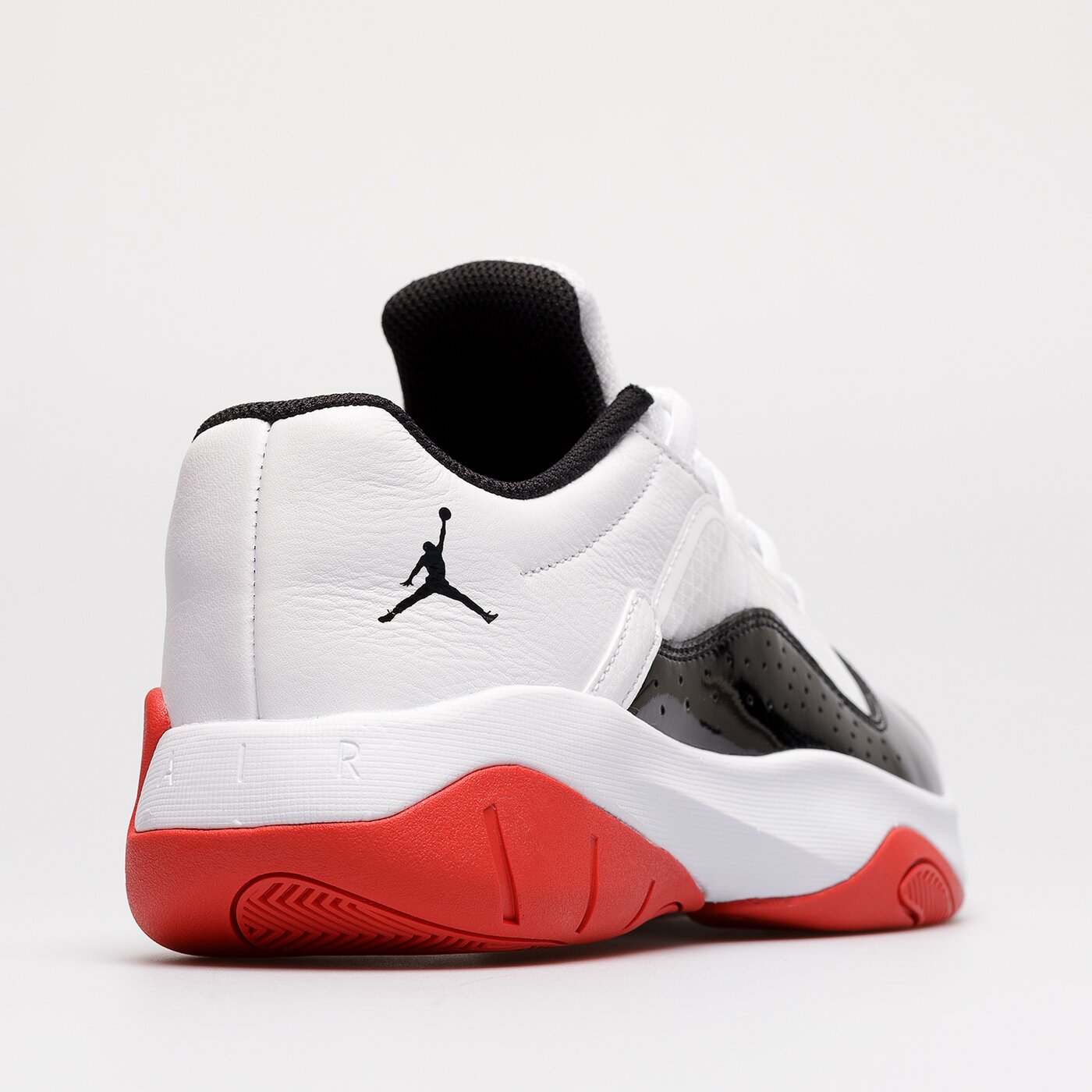 Мъжки маратонки AIR JORDAN 11 CMFT LOW  dn4180-102 цвят бял