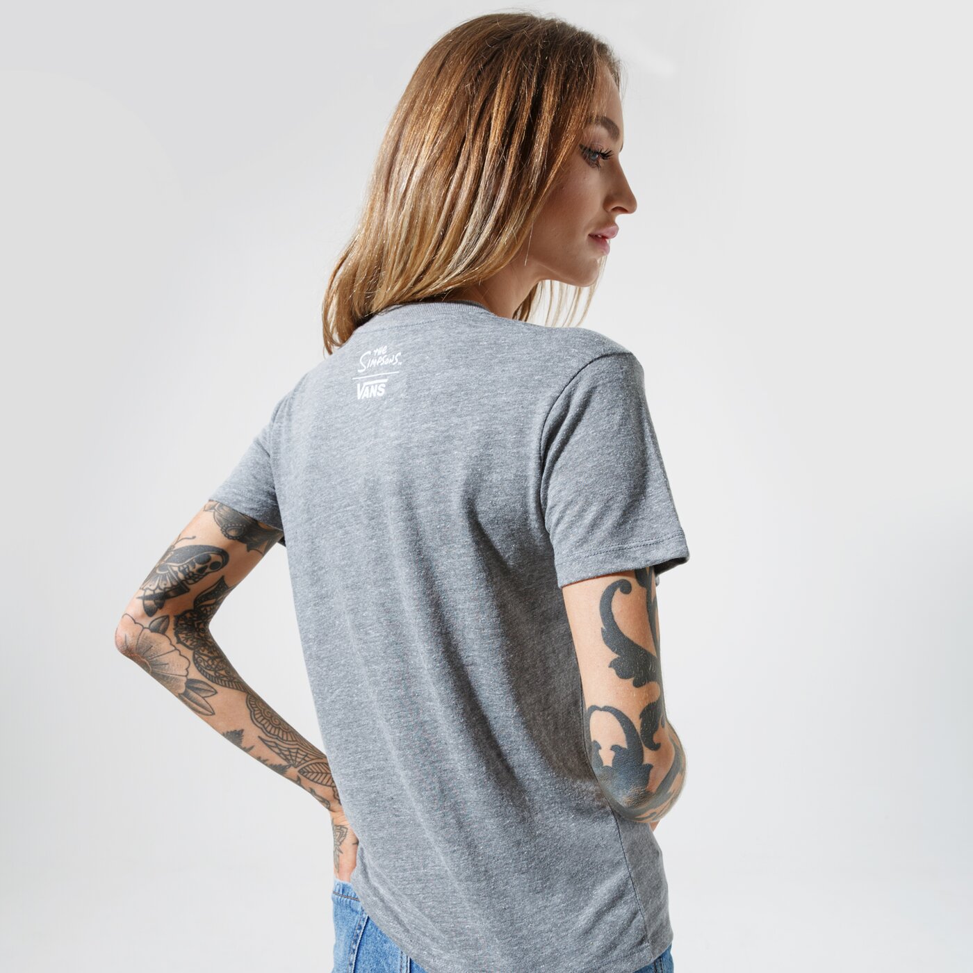 Дамска тениска VANS ТЕНИСКА VANS X THE SIMPSONS LISA TEE vn0a4v4b17g цвят сив