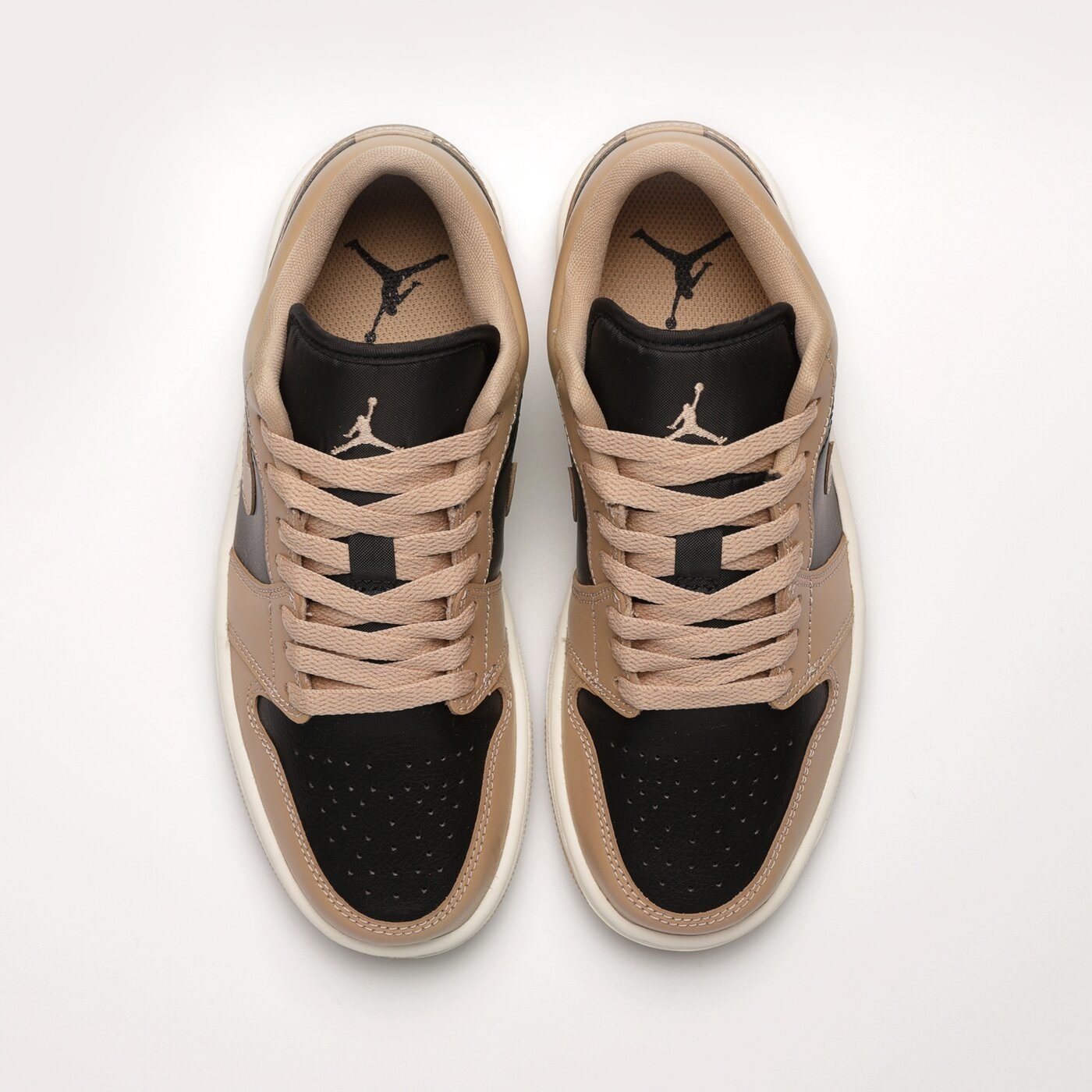 Дамски маратонки AIR JORDAN 1 LOW  dc0774-201 цвят бежов