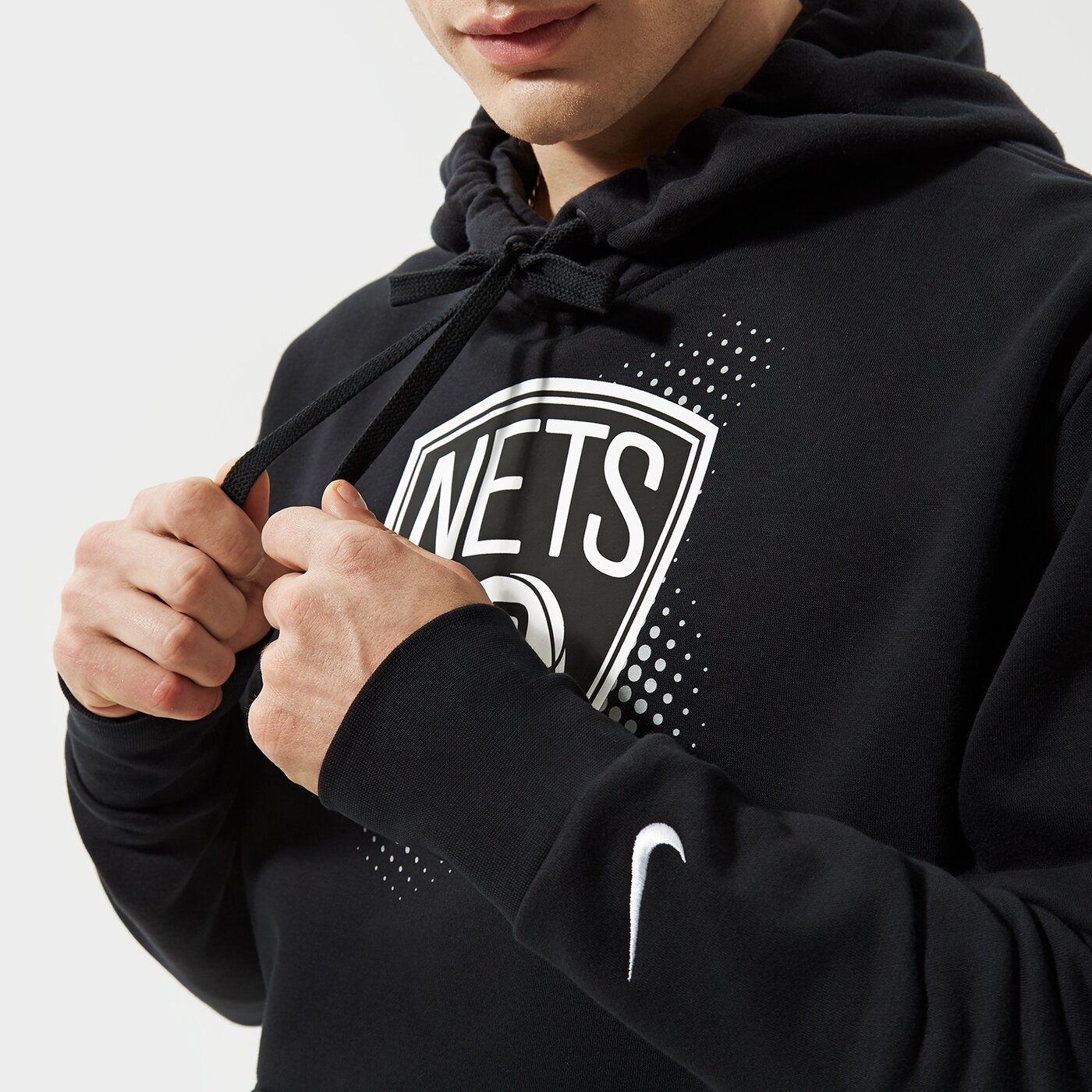 Мъжки суичър NIKE СУИТЧЪР С КАЧУЛКА BKN M NK FLC PO ESSNTL FTPK NBA dh9289-010 цвят черен