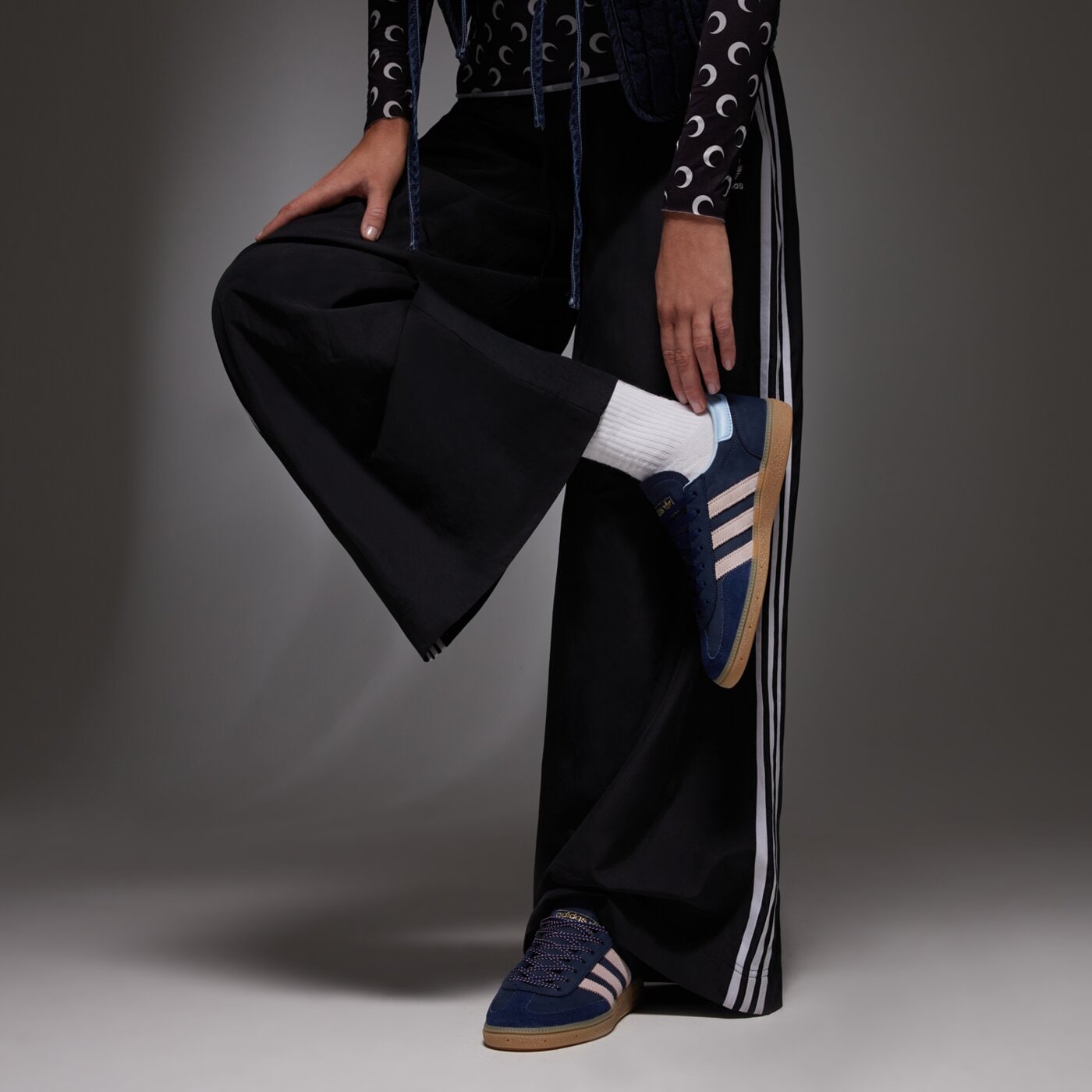 Дамски маратонки ADIDAS HANDBALL SPEZIAL W jr0851 цвят тъмносин