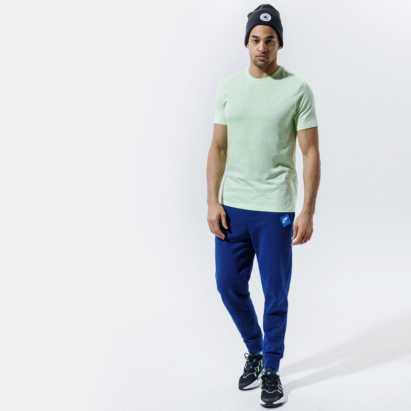 Мъжка тениска NIKE ТЕНИСКА SPORTSWEAR CLUB ar4997-383 цвят зелен