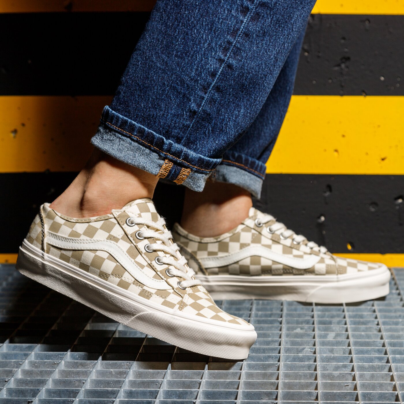 Дамски маратонки VANS UA OLD SKOOL TAPERED vn0a54f49fo1 цвят розов