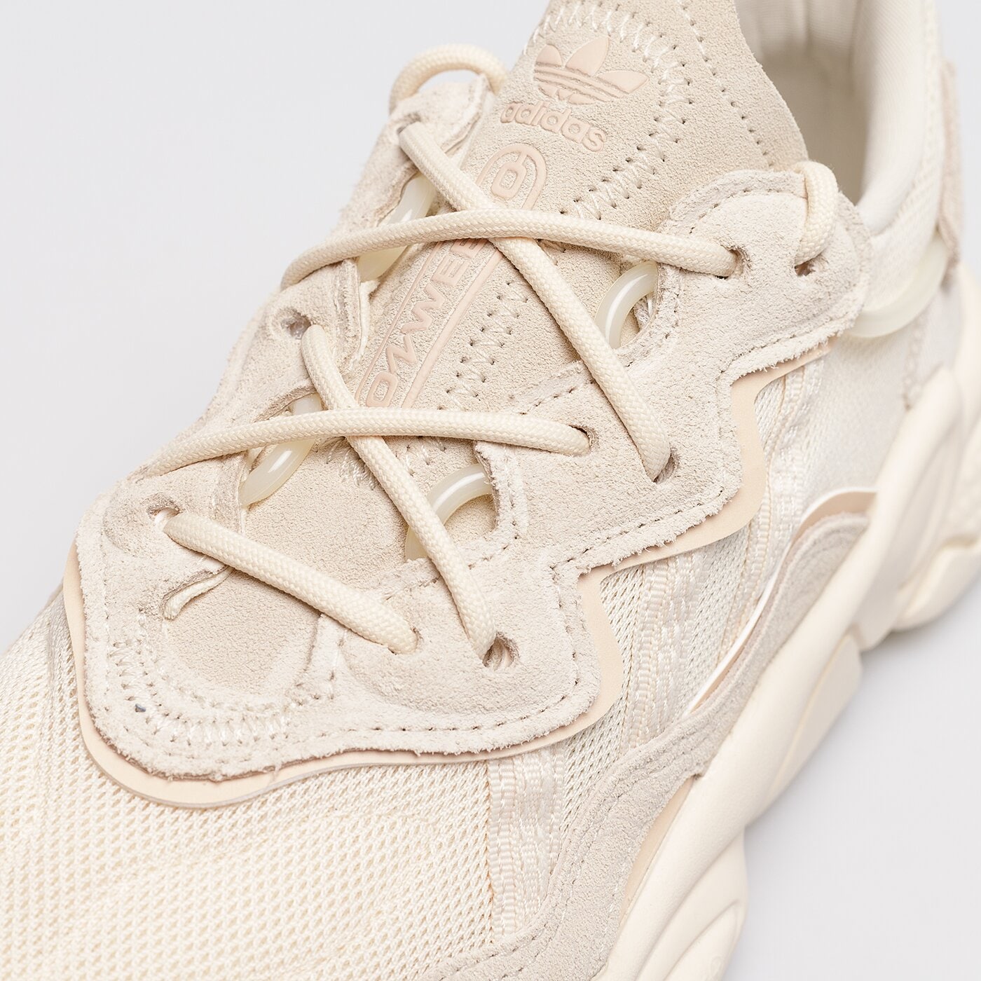 Дамски маратонки ADIDAS OZWEEGO W gx1981 цвят бежов