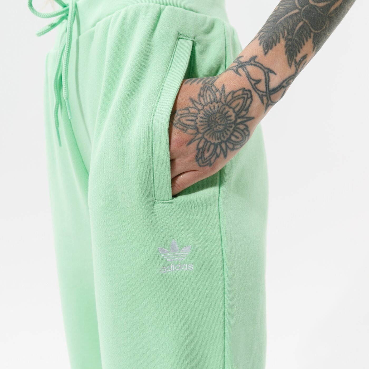 Дамски панталони ADIDAS ПАНТАЛОНИ TRACK PANT h37875 цвят зелен