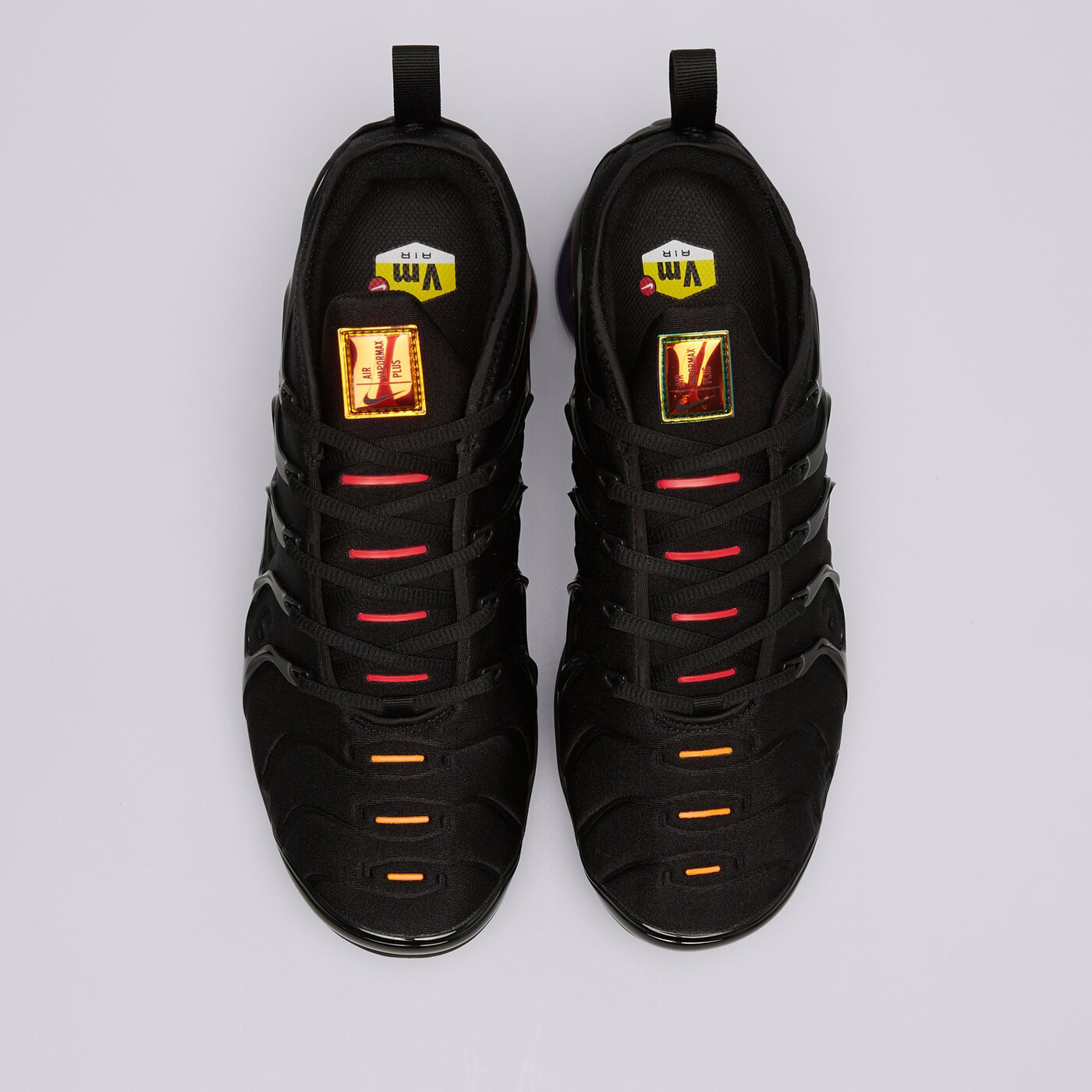 Мъжки маратонки NIKE AIR VAPORMAX PLUS cv1645-001 цвят черен