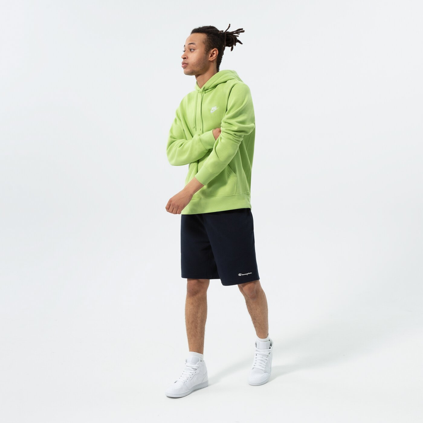 Мъжки суичър NIKE СУИТЧЪР С КАЧУЛКА SPORTSWEAR CLUB FLEECE bv2654-332 цвят зелен