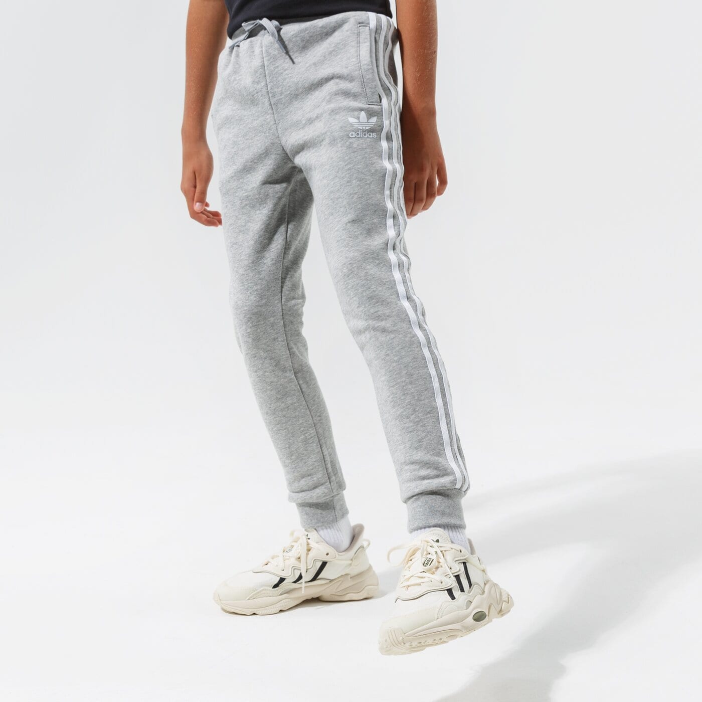 Детски панталони ADIDAS ПАНТАЛОНИ TREFOIL PANTS BOY gd2705 цвят сив