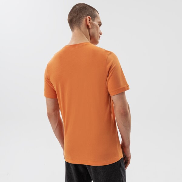 Мъжка тениска NIKE ТЕНИСКА NIKE SPORTSWEAR CLUB ar4997-808 цвят оранжев